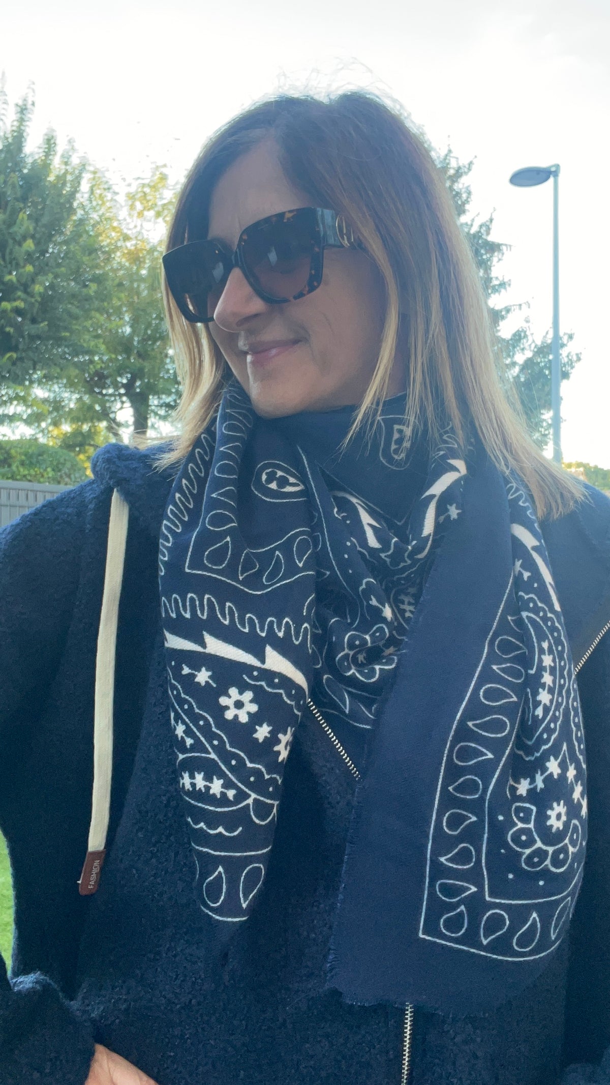 FOULARD GRAND CARRE BLEU MARINE "BANDANA"