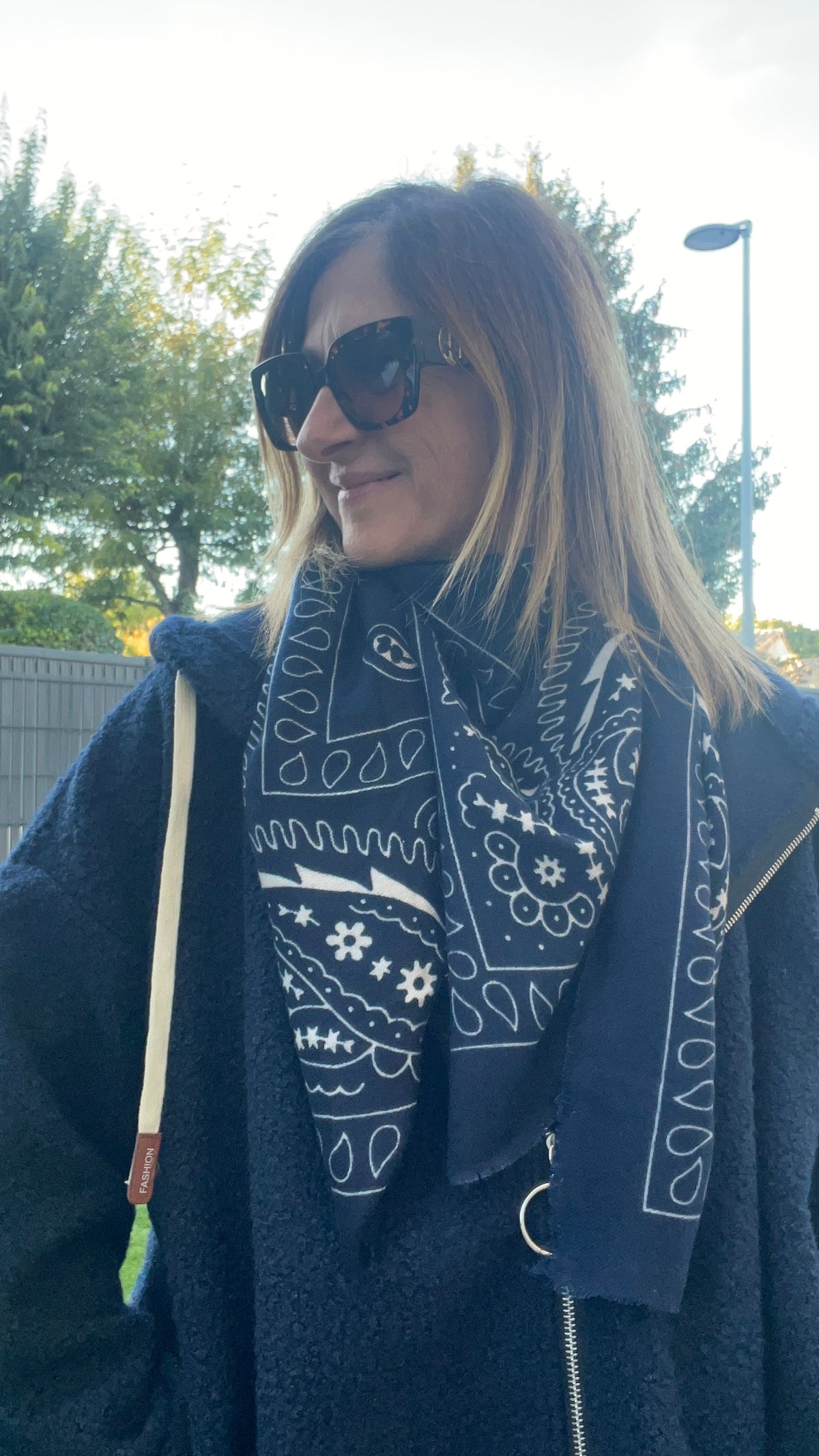 FOULARD GRAND CARRE BLEU MARINE "BANDANA"