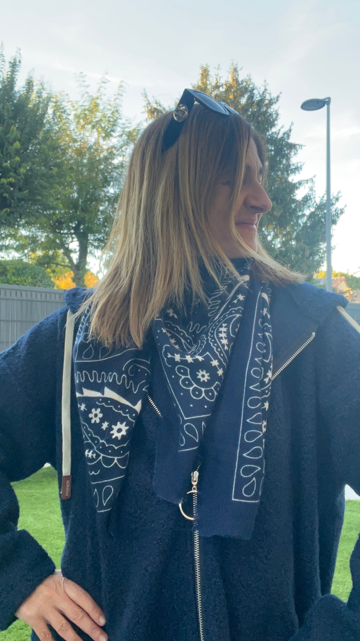 FOULARD GRAND CARRE BLEU MARINE "BANDANA"