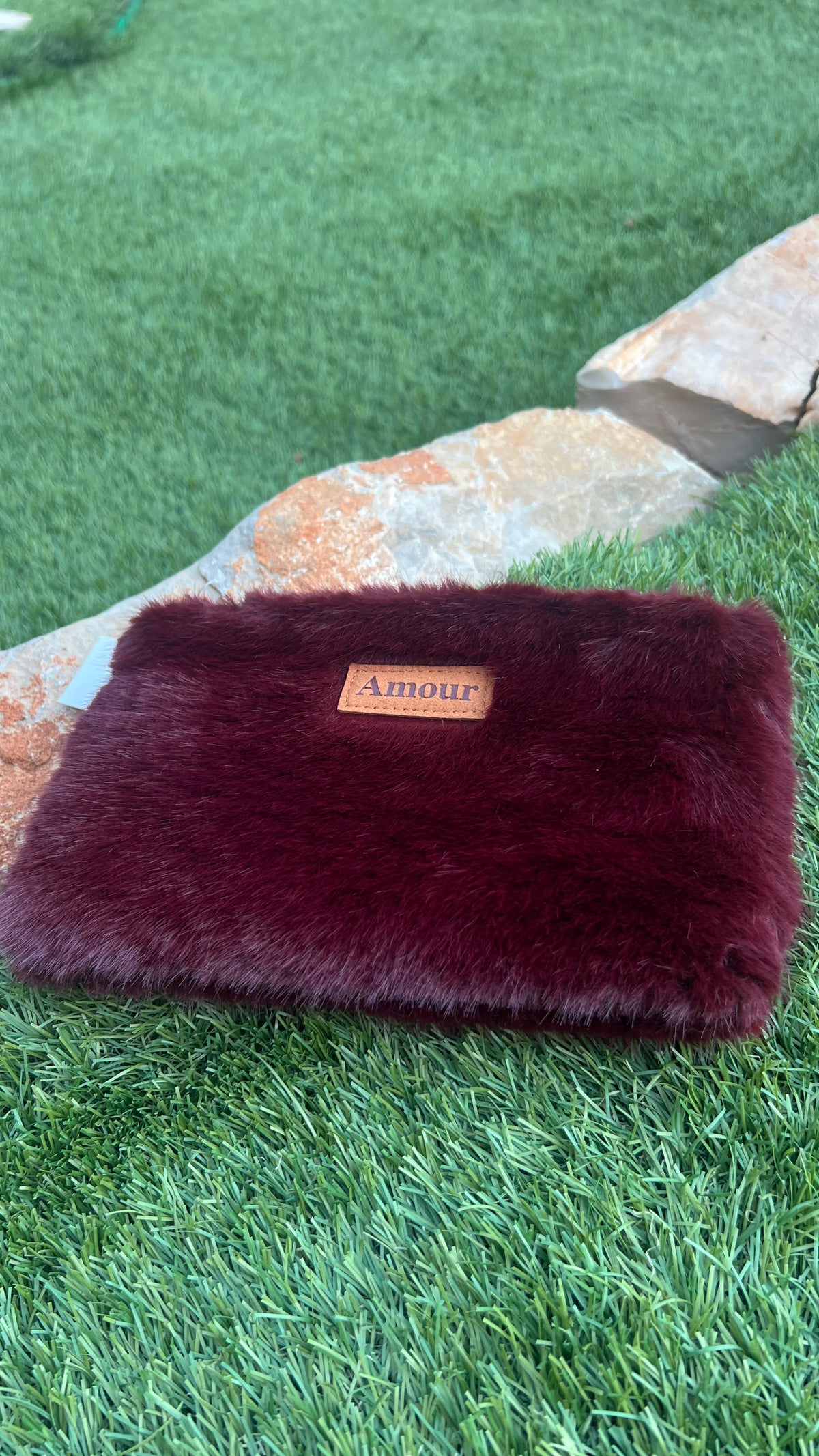TROUSSE BORDEAUX FOURRURE "AMOUR"