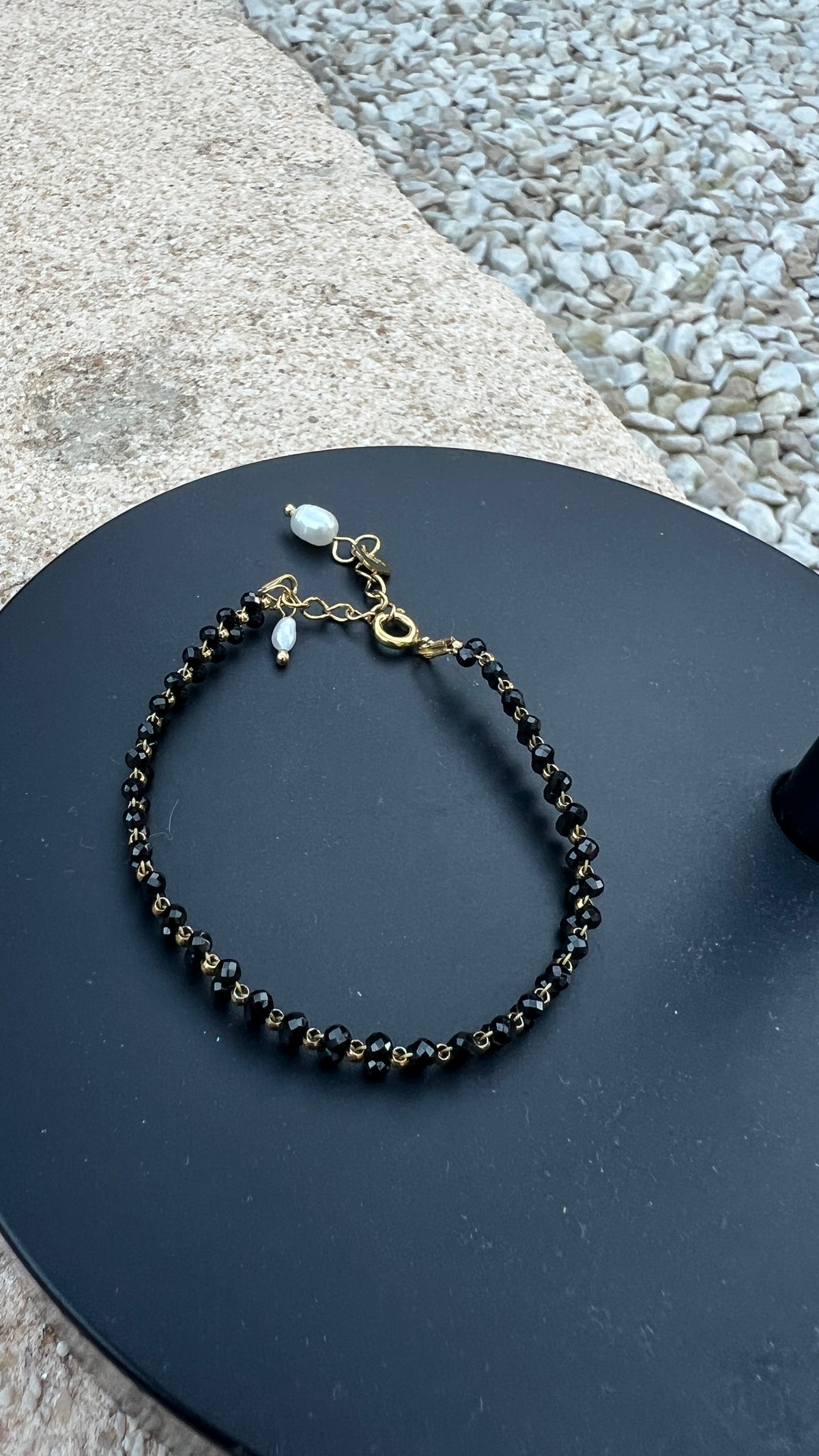 BRACELET  NOIR/DORÉ "HABAHA"