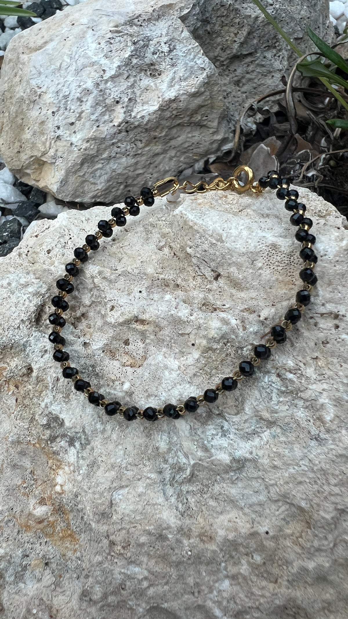 BRACELET  NOIR/DORÉ "HABAHA"