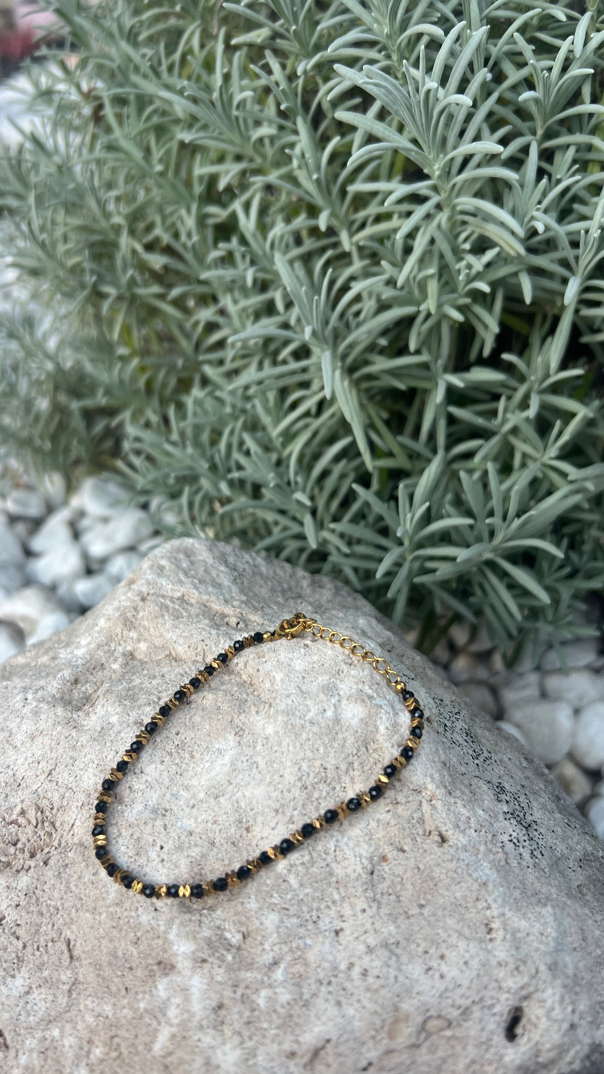 BRACELET SIMPLE NOIR/DORÉ "HABAHA"