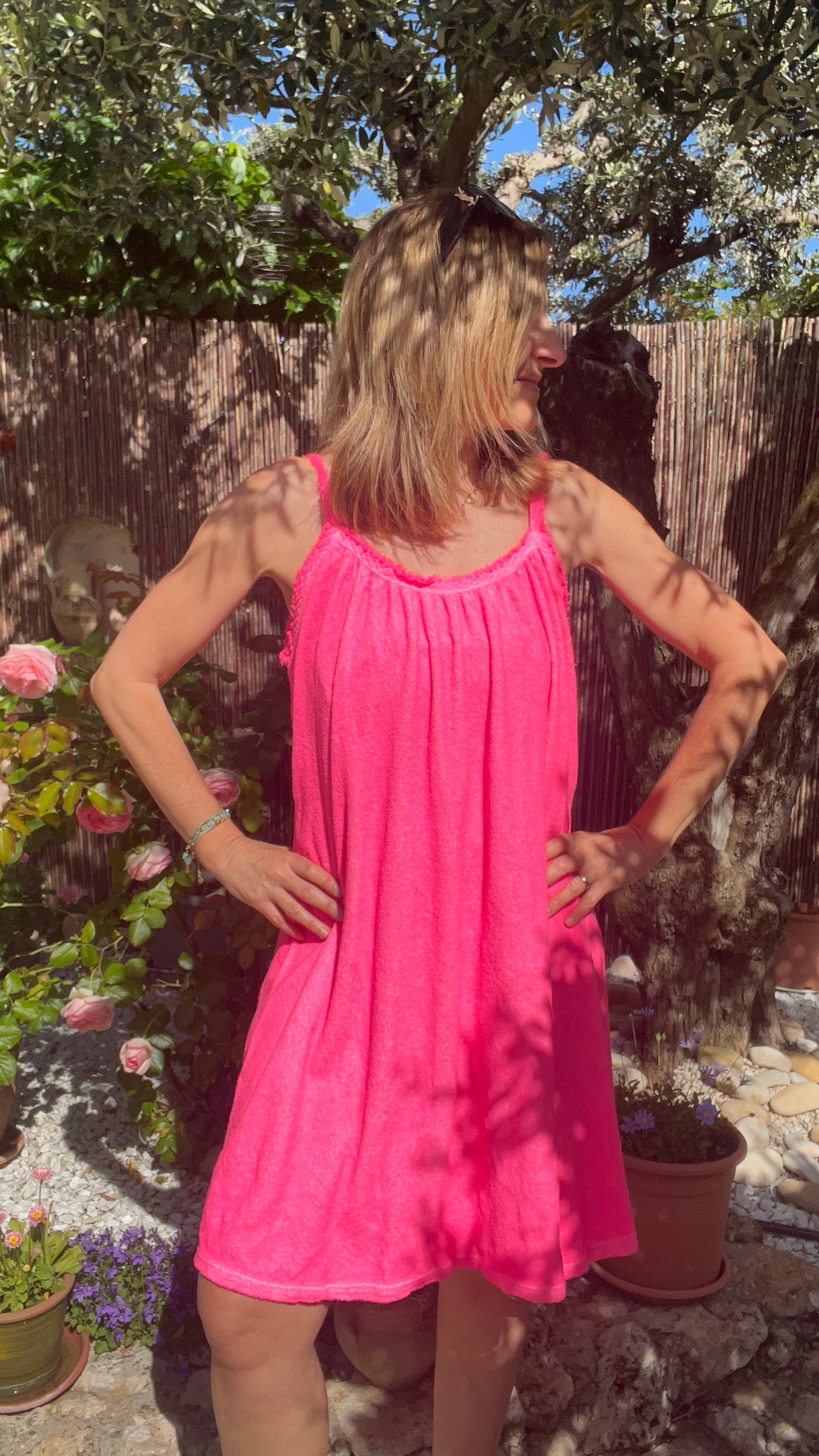ROBE BRETELLE EPONGE ROSE FLUO