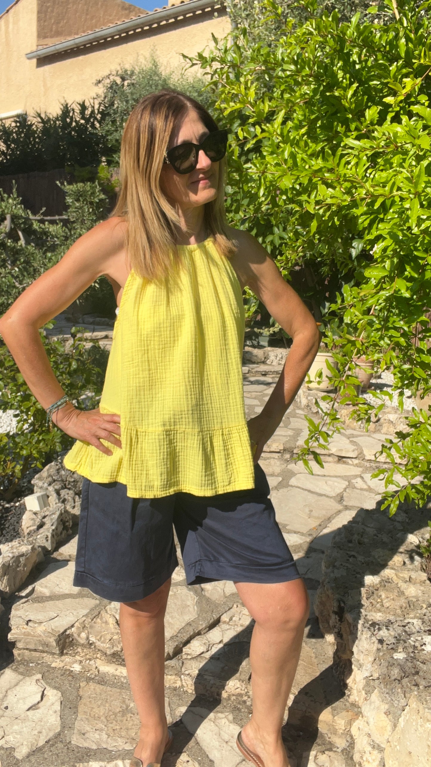 TOP JAUNE PETITES BRETELLES GAZE DE COTON