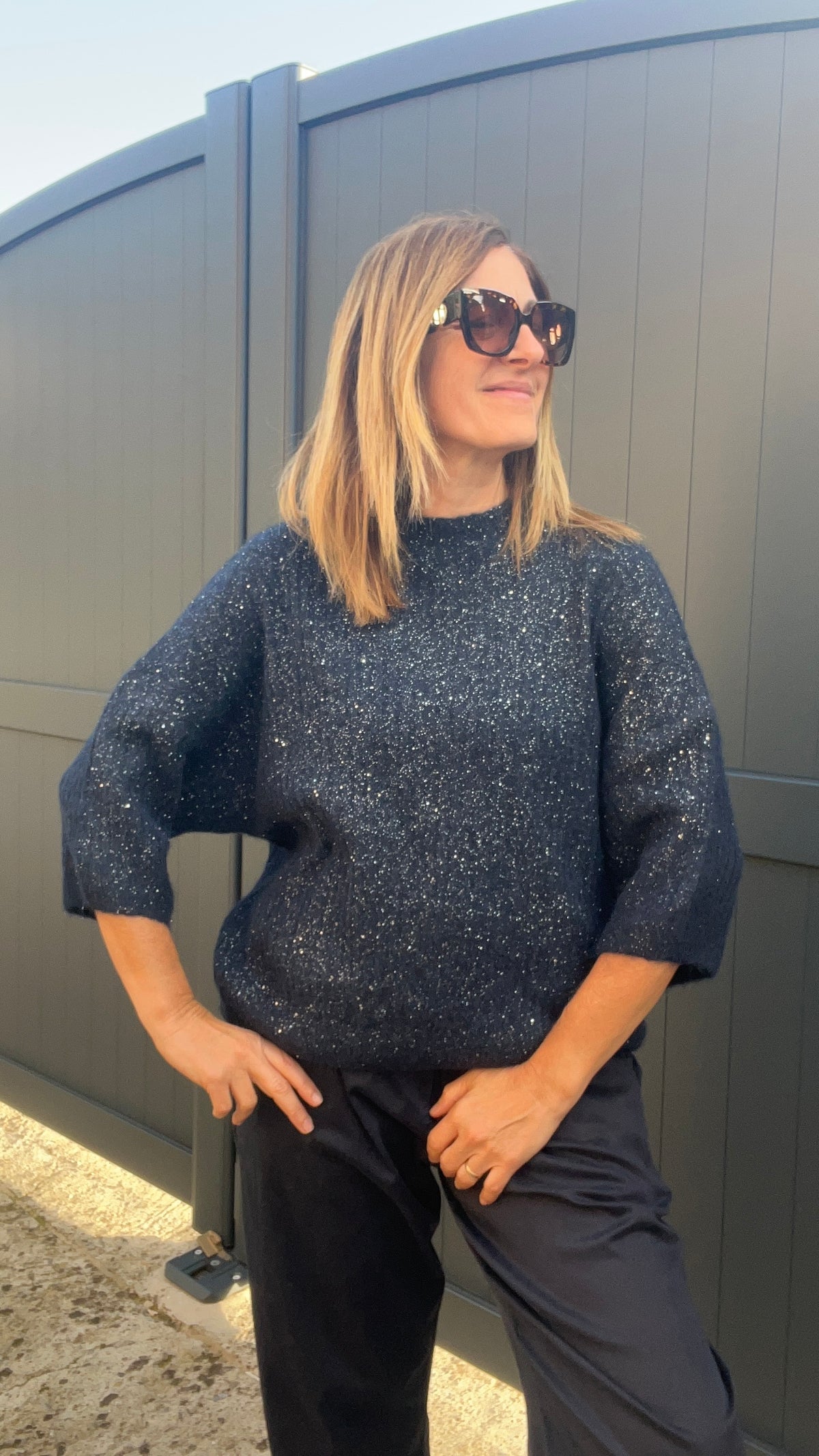 PULL BLEU MARINE/PAILLETÉ MANCHES COURTES
