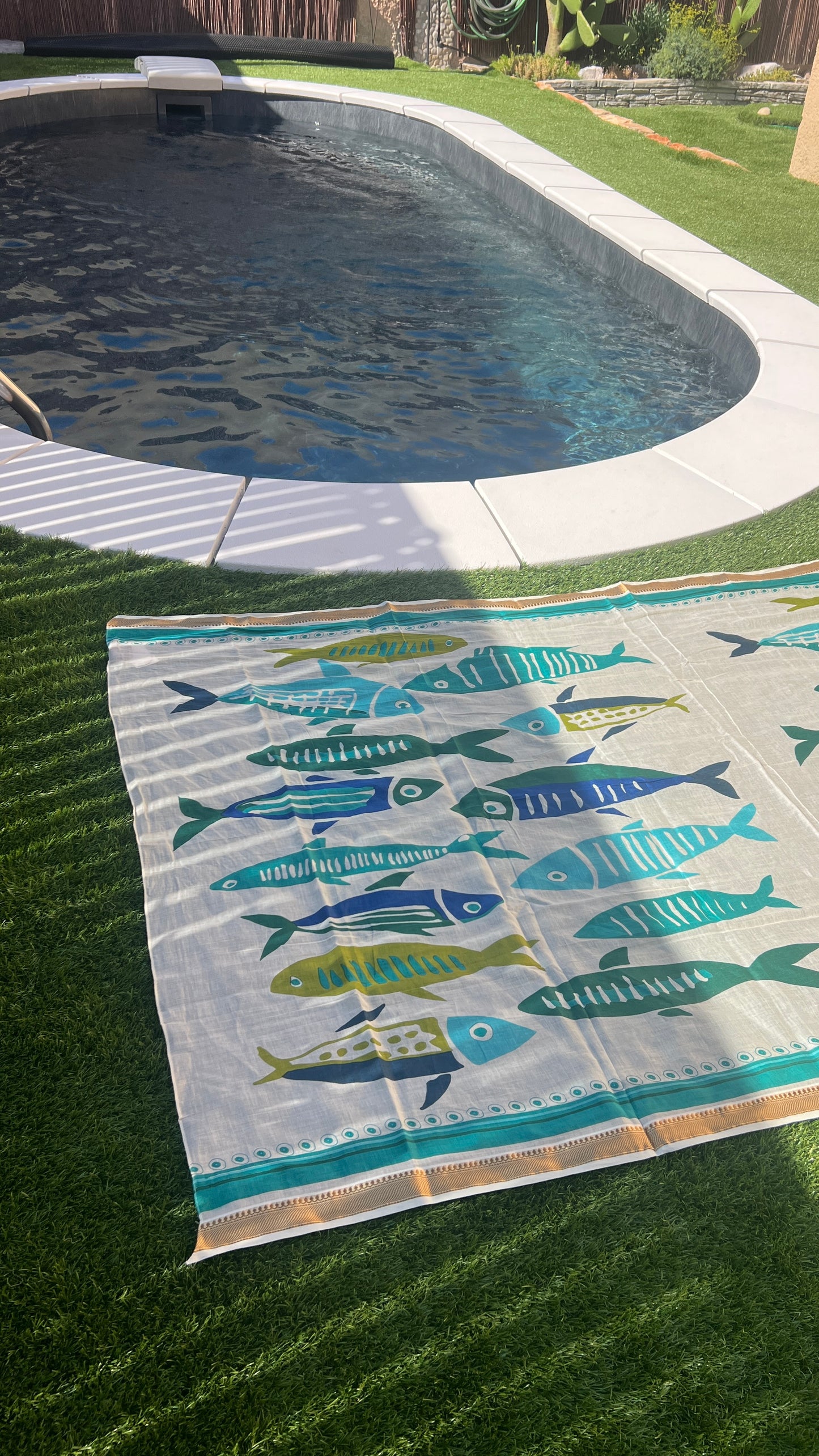 PAREO  BEIGE/VERT/BLEU INSCRIPTIONS POISSONS