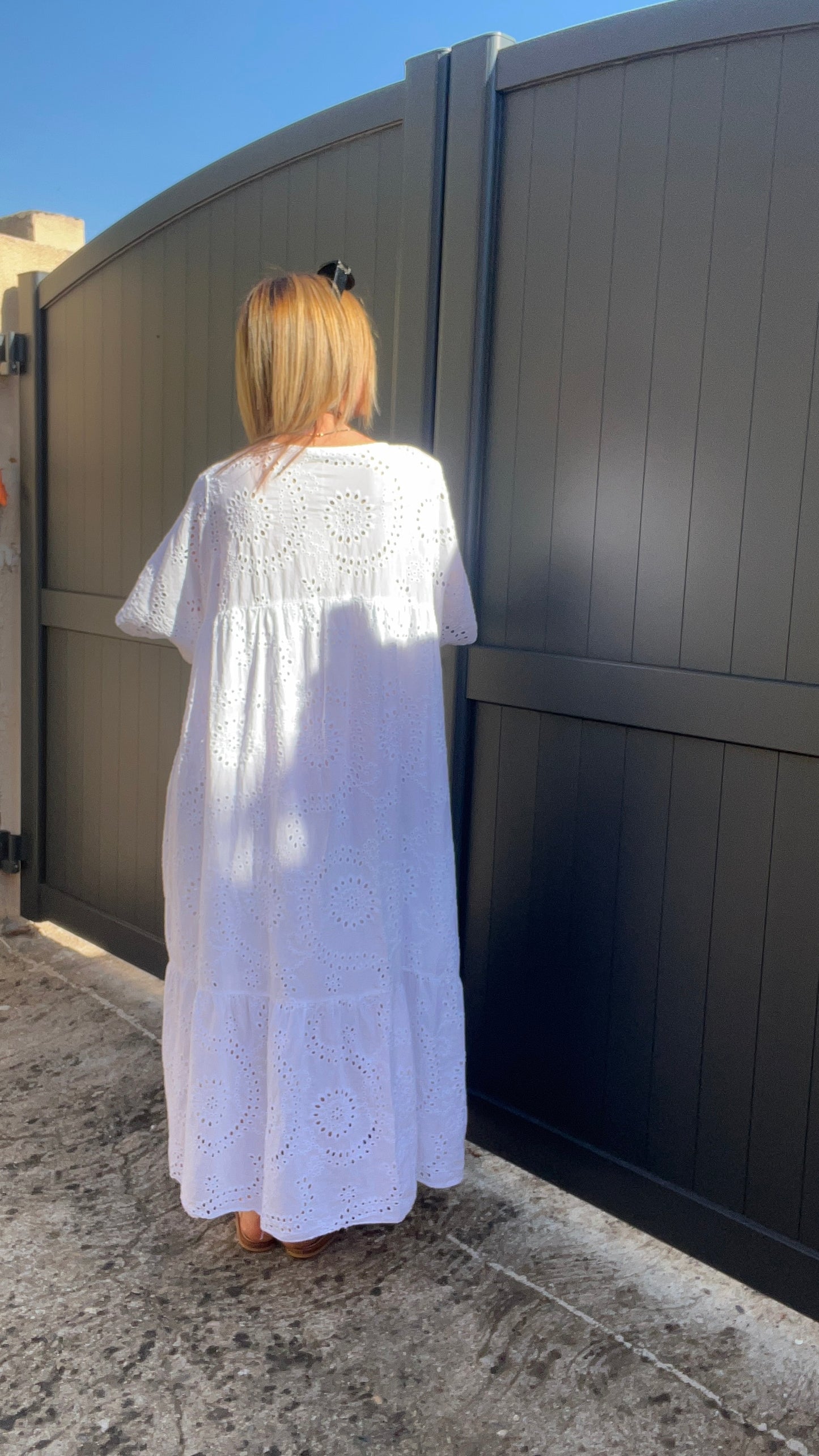 ROBE LONGUE BLANCHE BRODERIE ANGLAISE