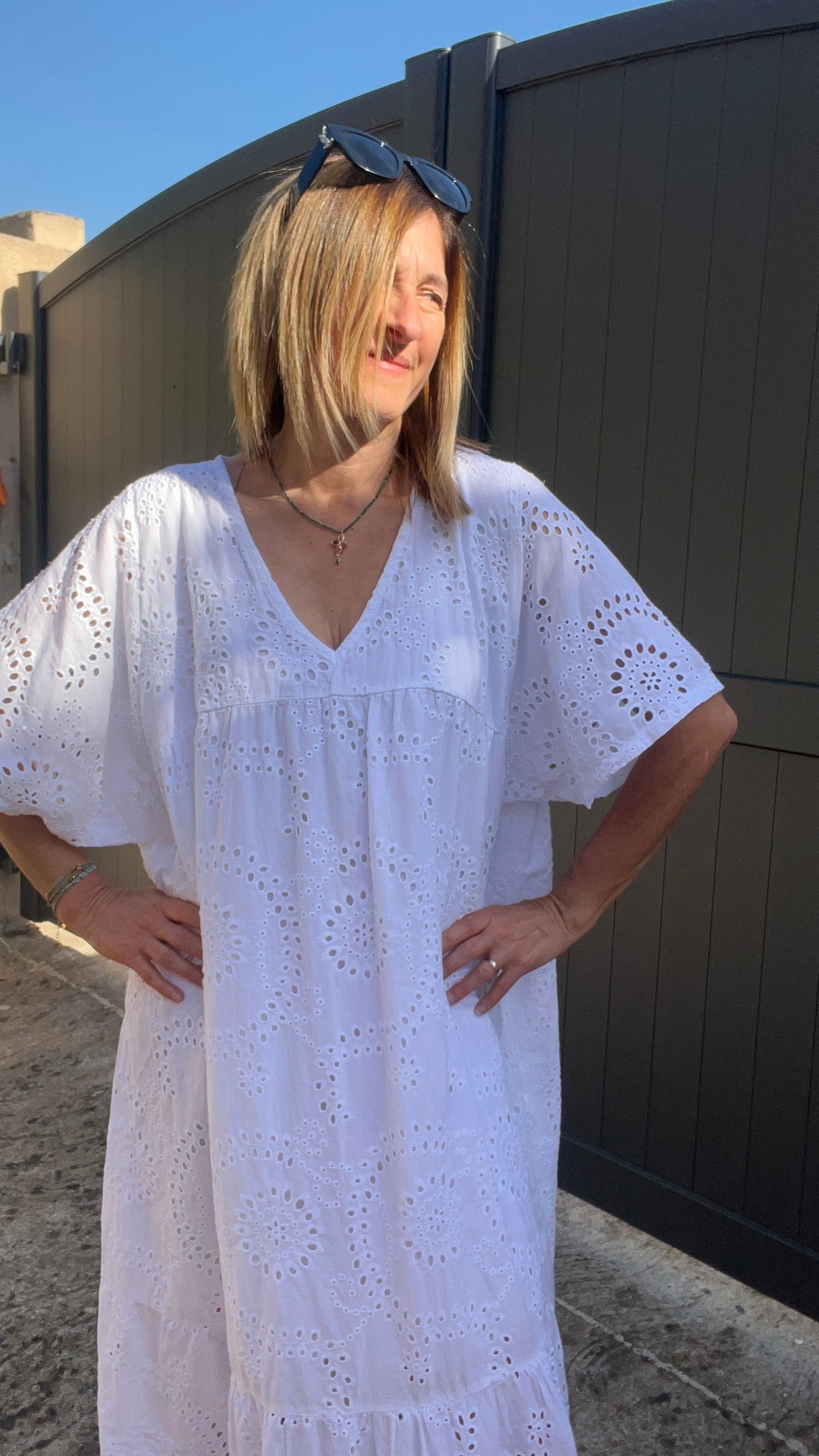 ROBE LONGUE BLANCHE BRODERIE ANGLAISE