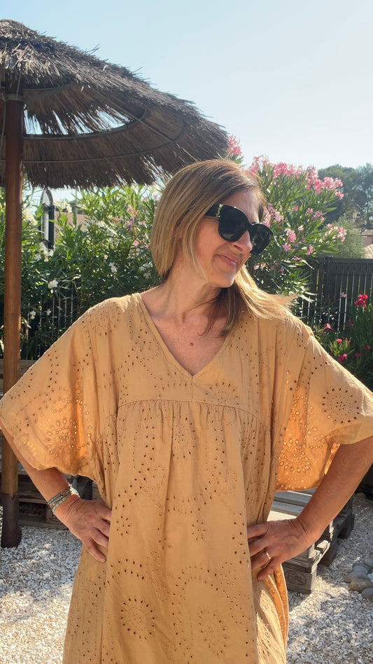ROBE LONGUE CAMEL BRODERIE ANGLAISE