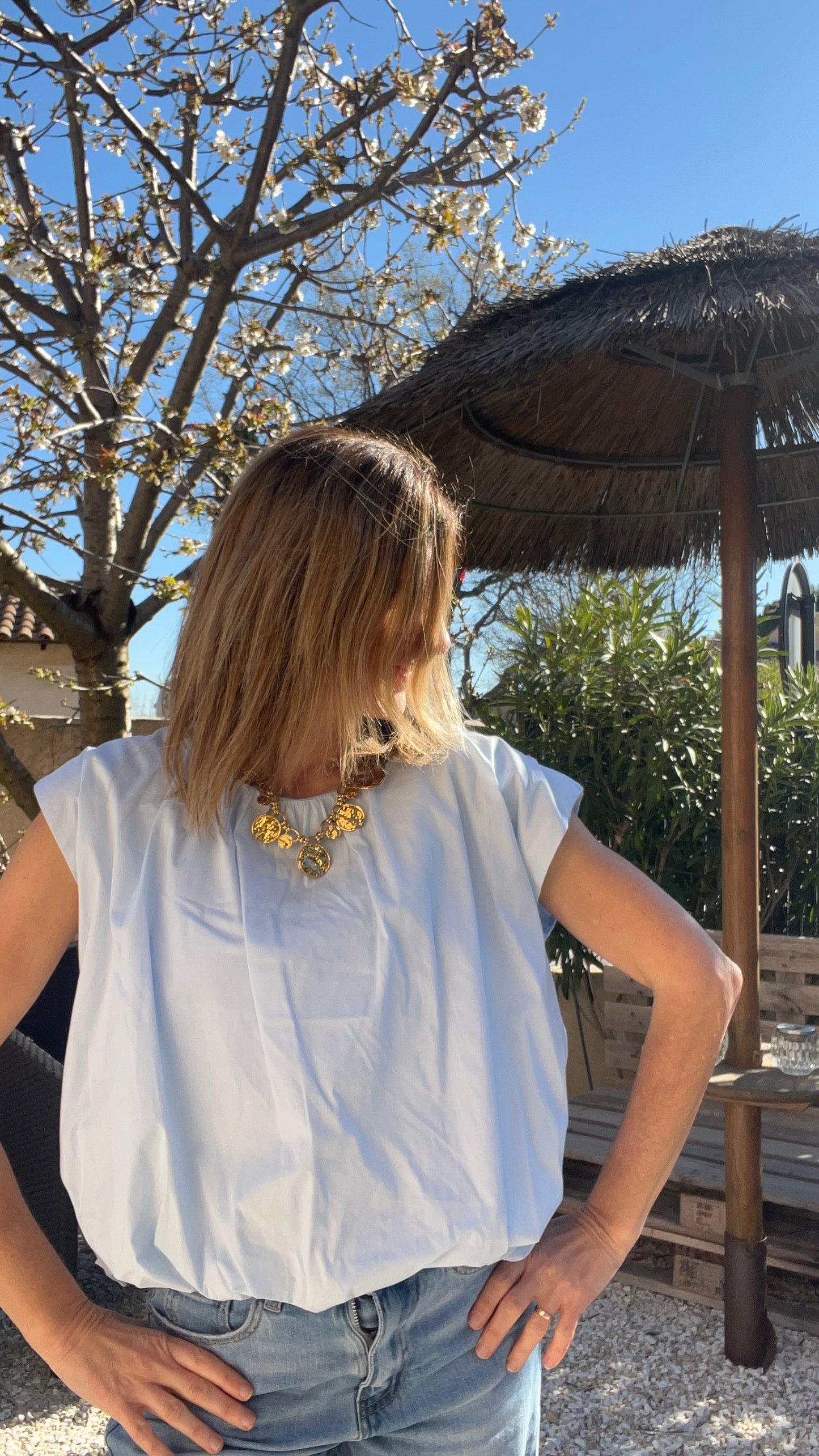 BLOUSE SANS MANCHES  DOS NU