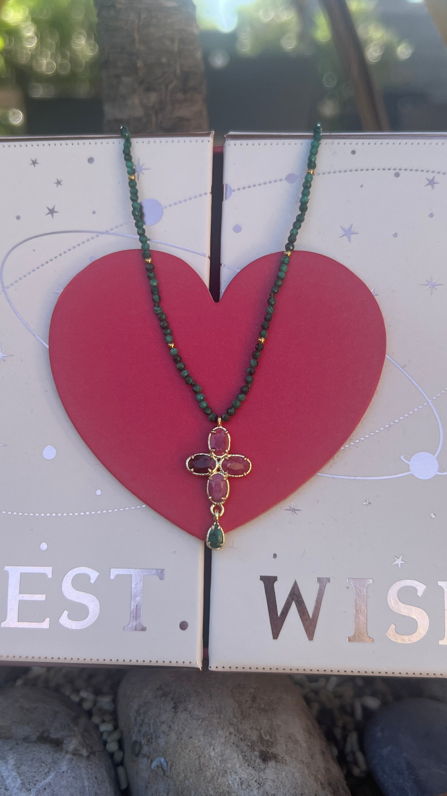 COLLIER VERT & PIERRE PRECIEUSE ROSE "HABAHA"