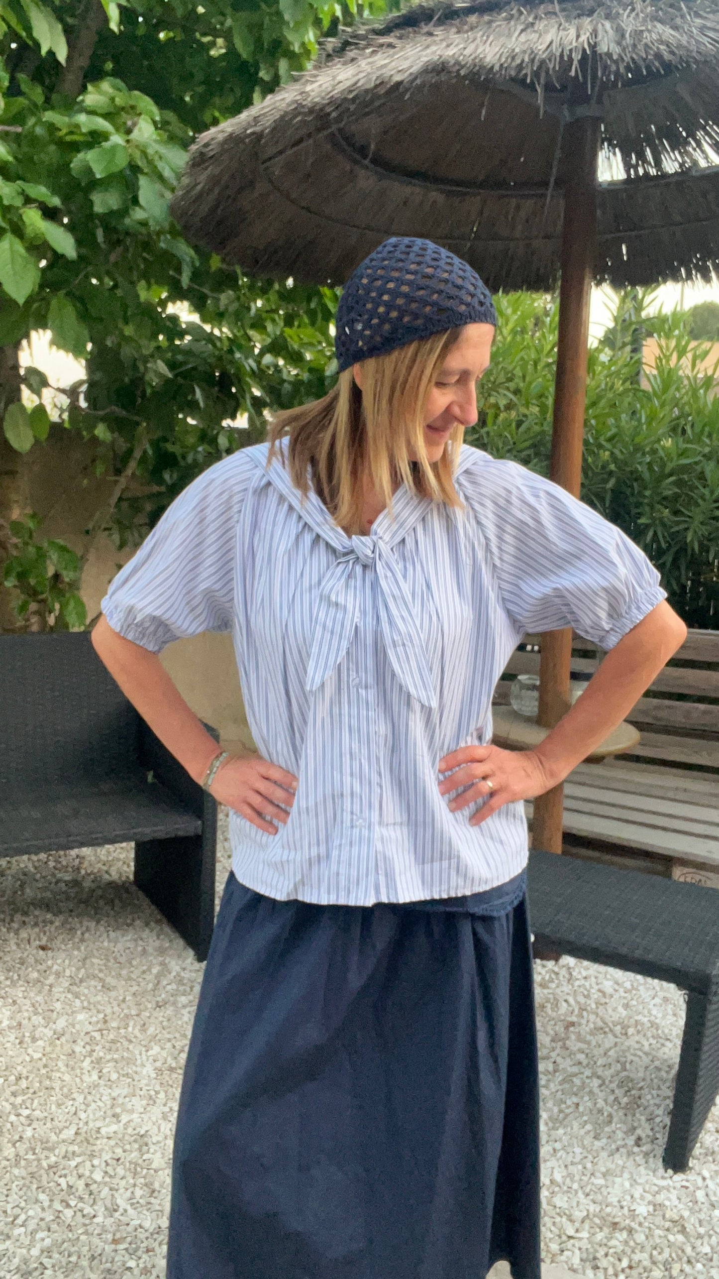 BONNET BLEU MARINE AU CROCHET