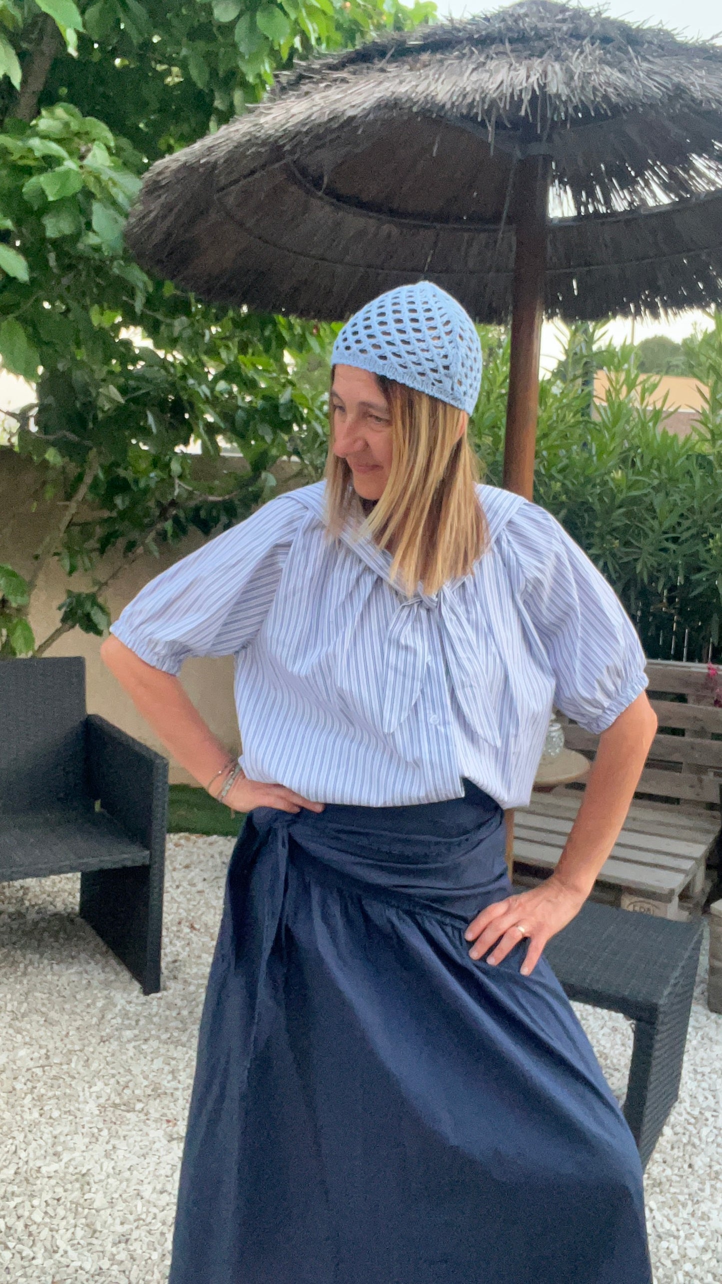 BONNET BLEU CLAIR AU CROCHET