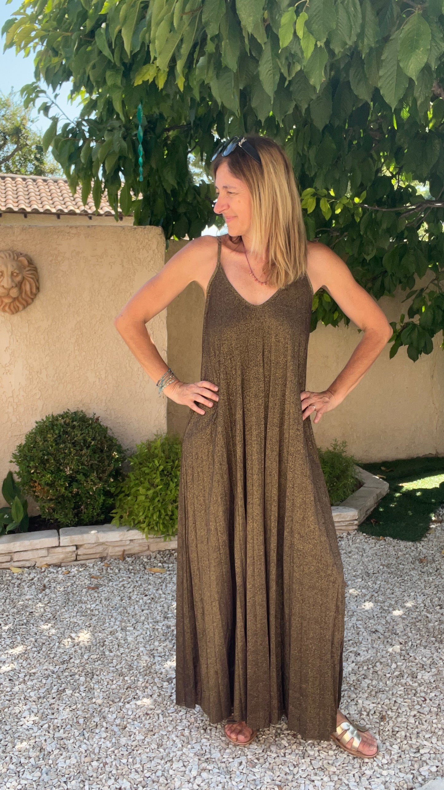ROBE CHOCOLAT A PAILLETTES PLISSEE "LUMINEUSE"