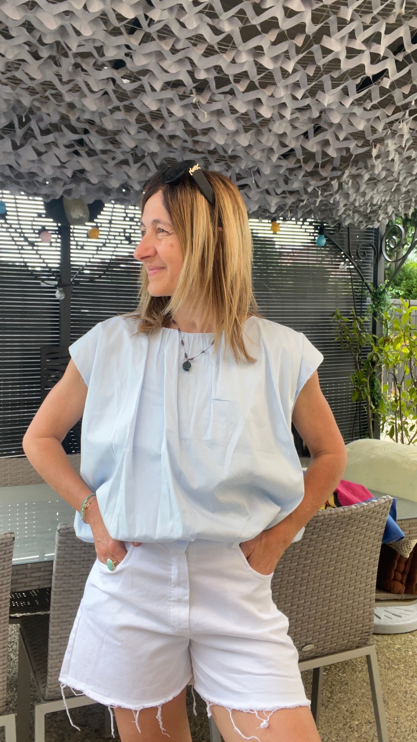 BLOUSE SANS MANCHES  DOS NU