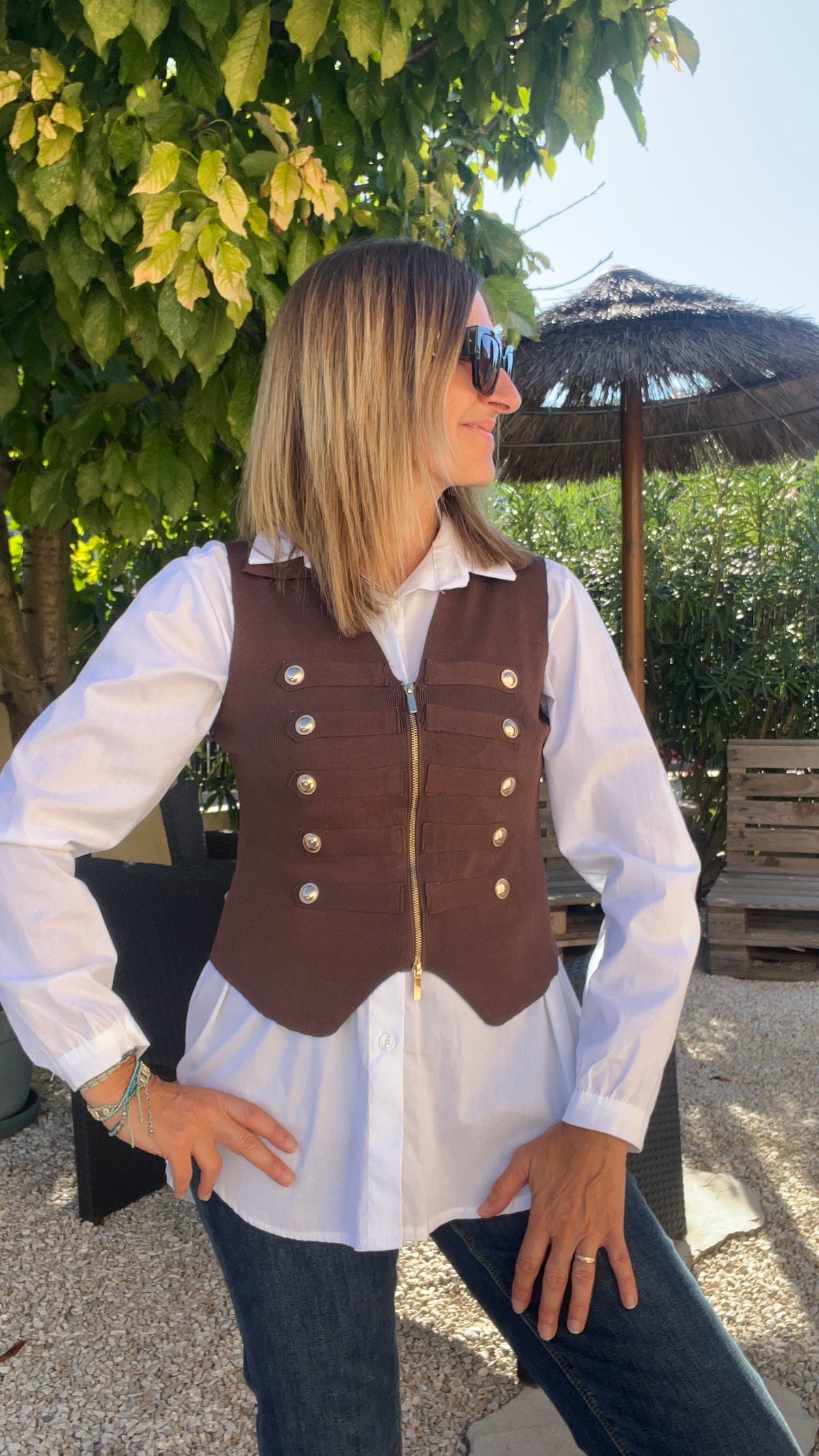 GILET SANS MANCHES CHOCOLAT BOUTONS DORÉS