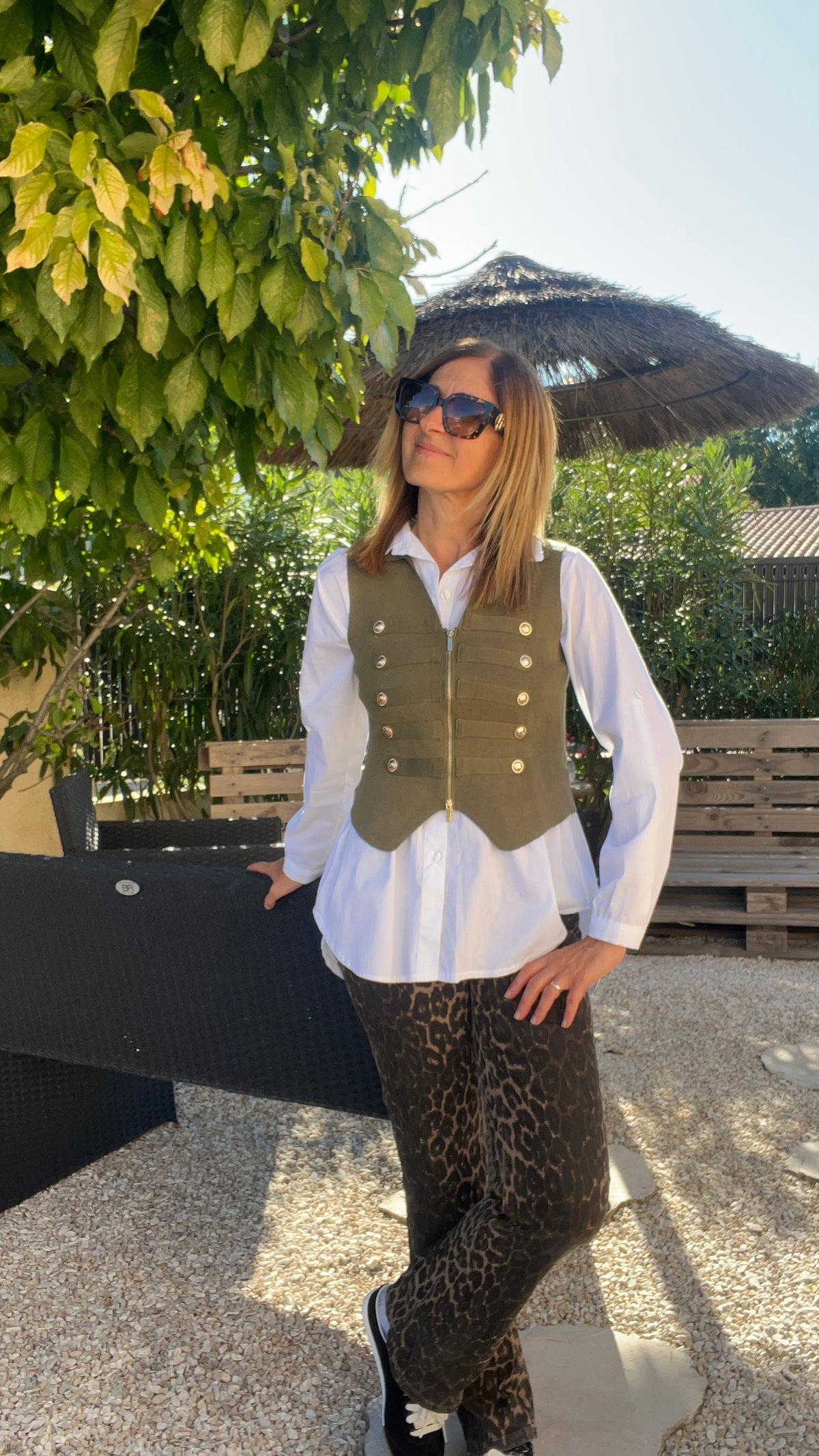 GILET SANS MANCHES KAKI BOUTONS DORÉS