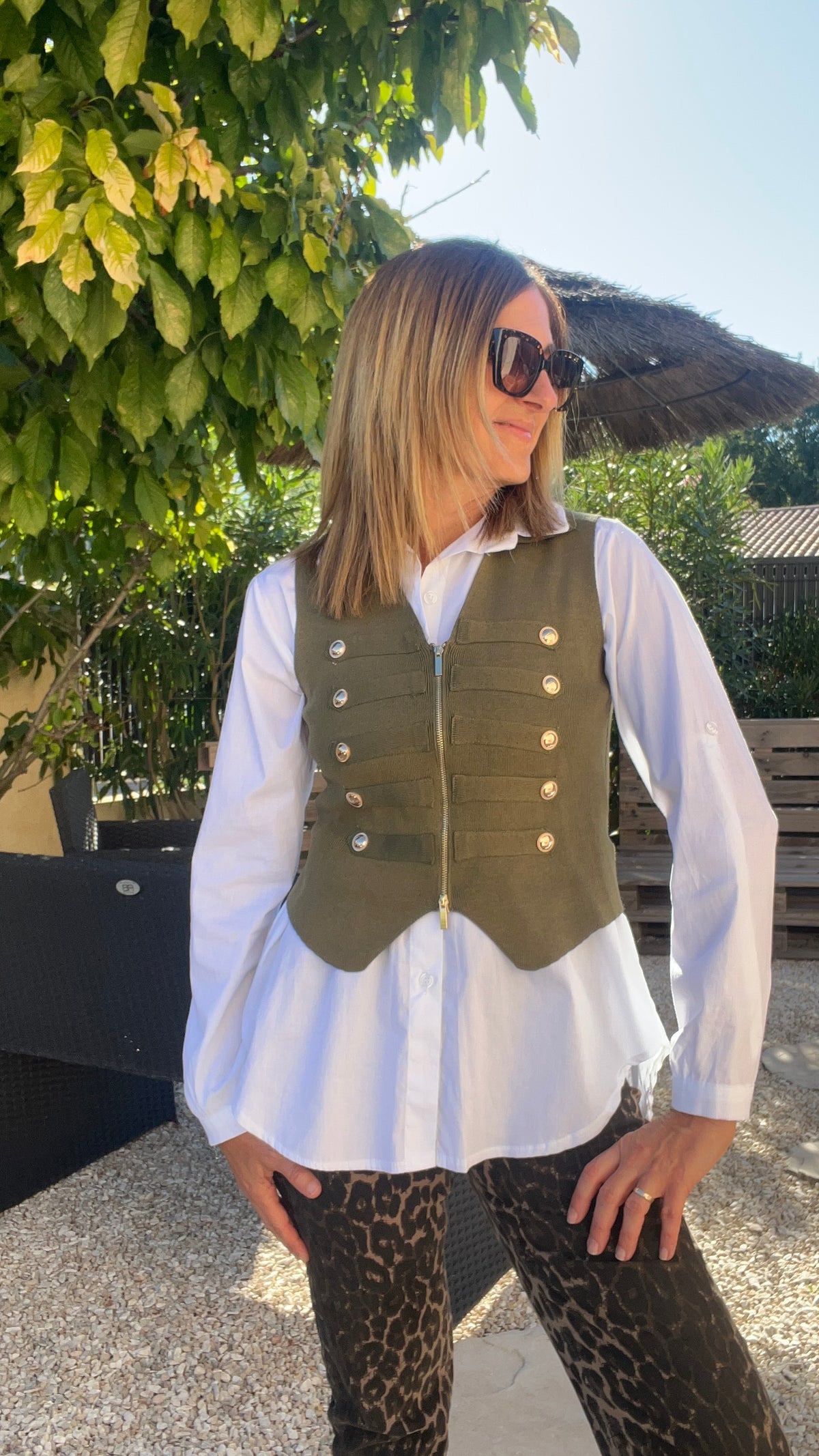 GILET SANS MANCHES KAKI BOUTONS DORÉS