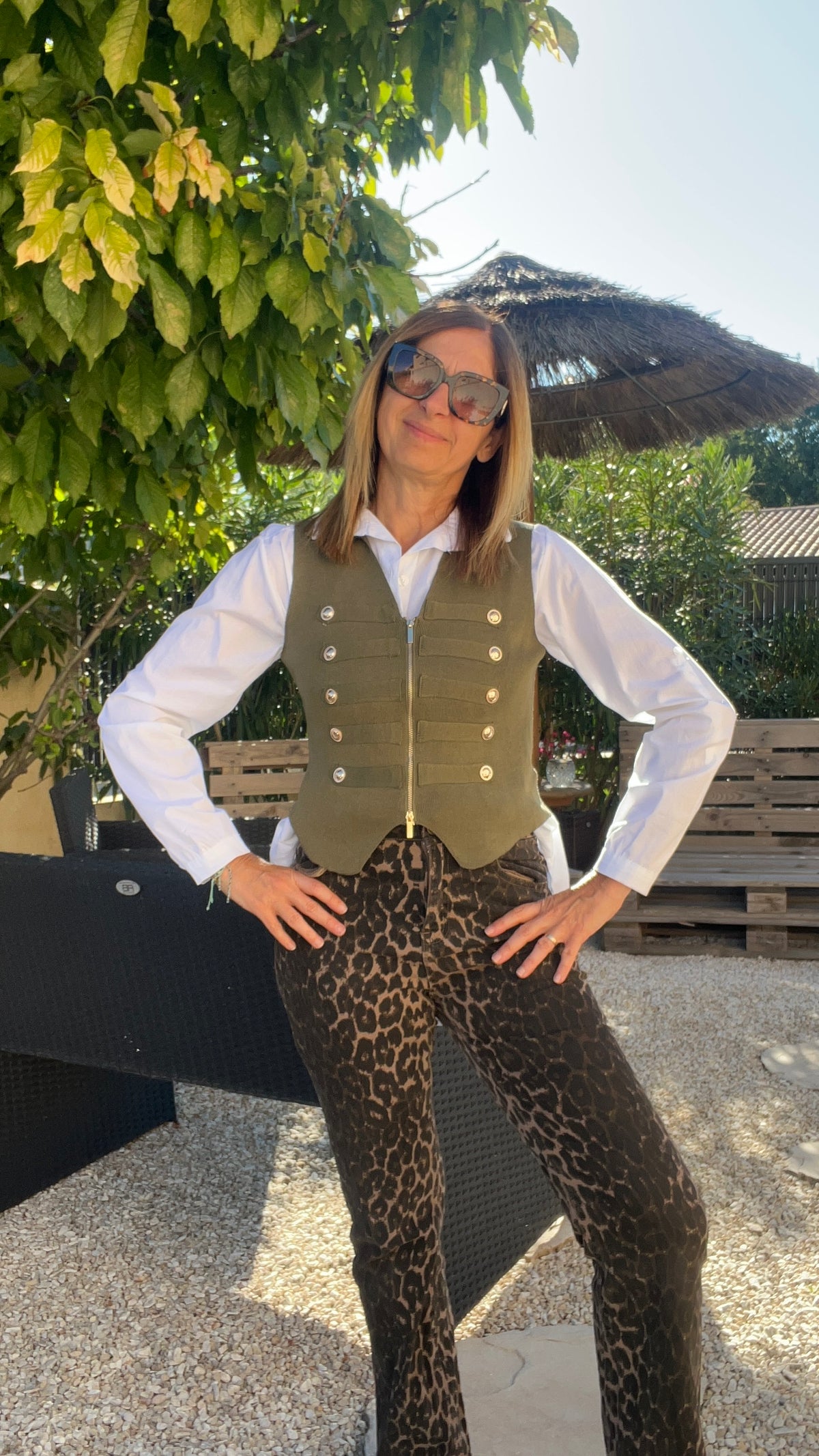 GILET SANS MANCHES KAKI BOUTONS DORÉS