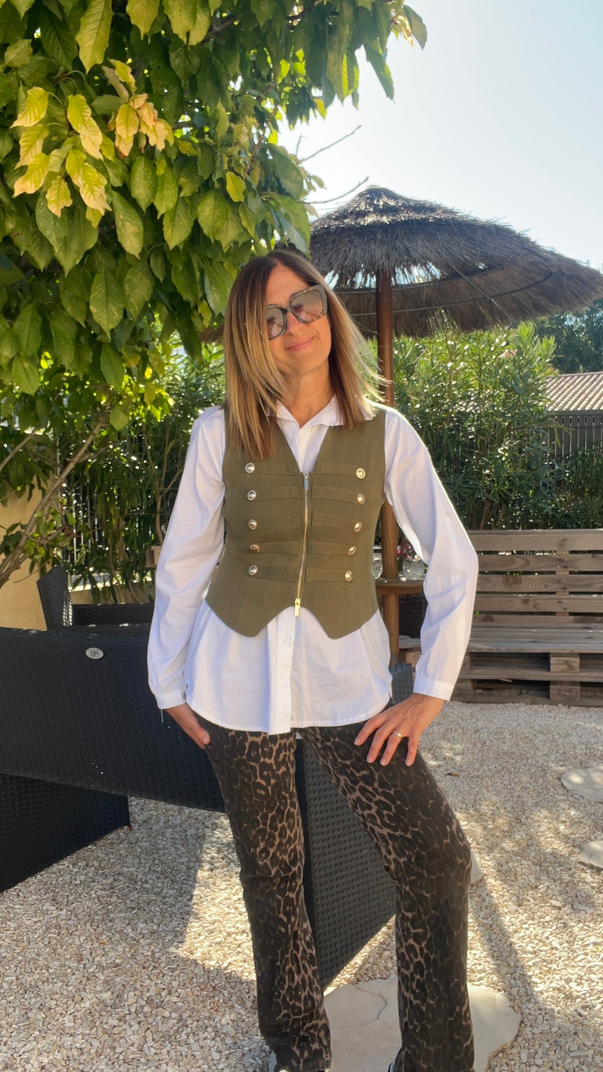 GILET SANS MANCHES KAKI BOUTONS DORÉS