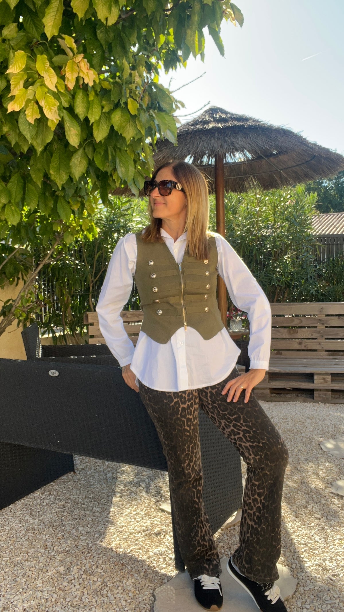 GILET SANS MANCHES KAKI BOUTONS DORÉS