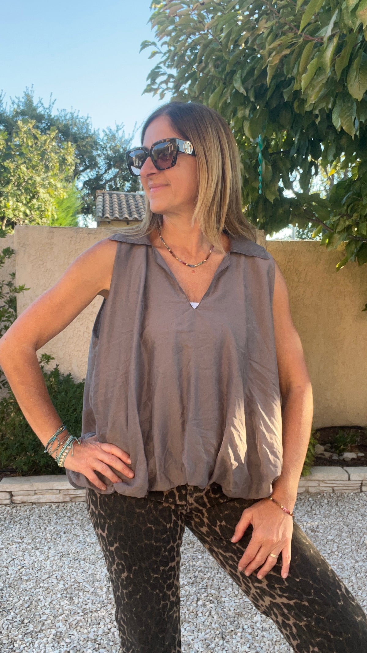 BLOUSE CHOCOLAT SANS MANCHES