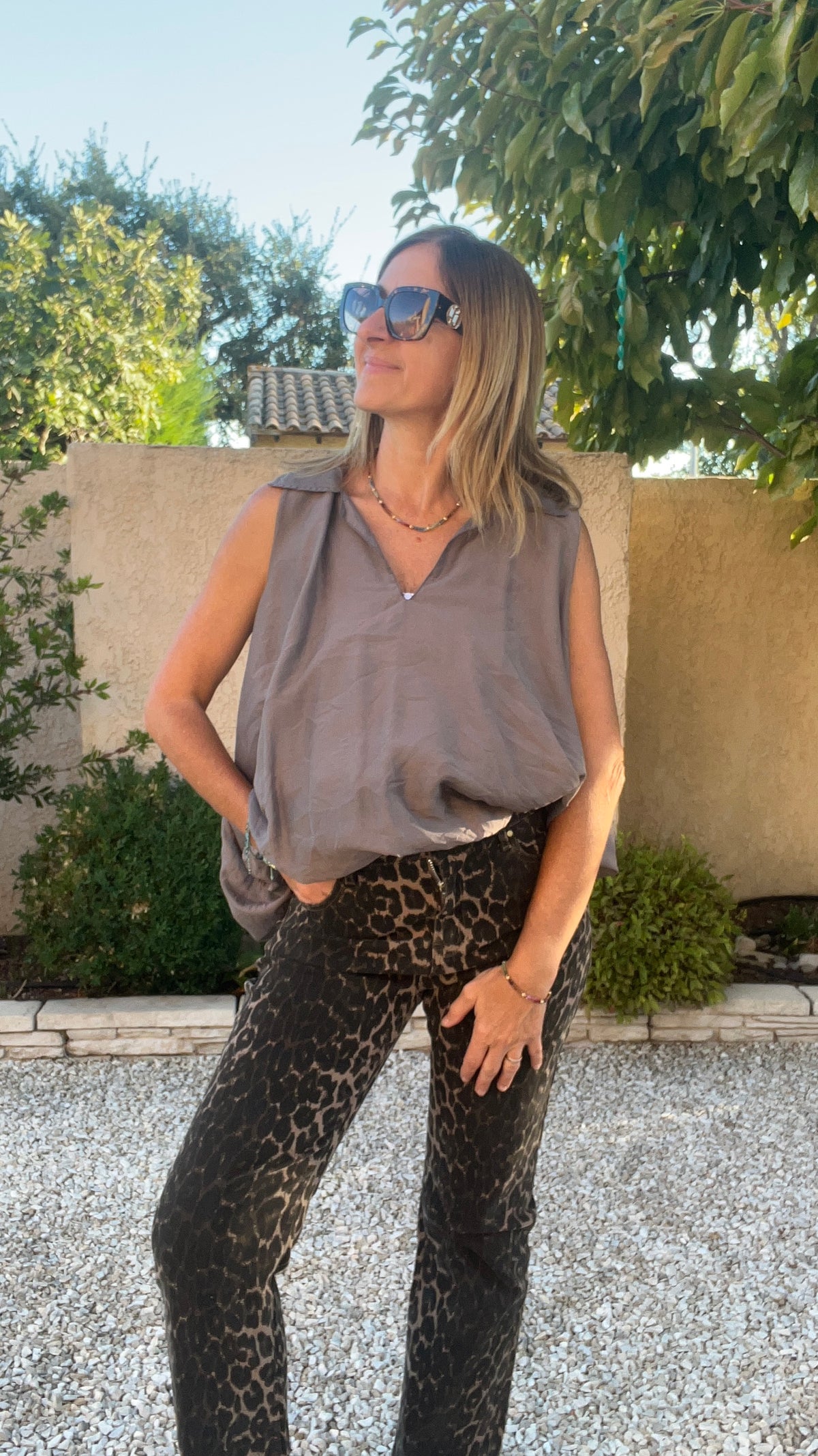 BLOUSE CHOCOLAT SANS MANCHES