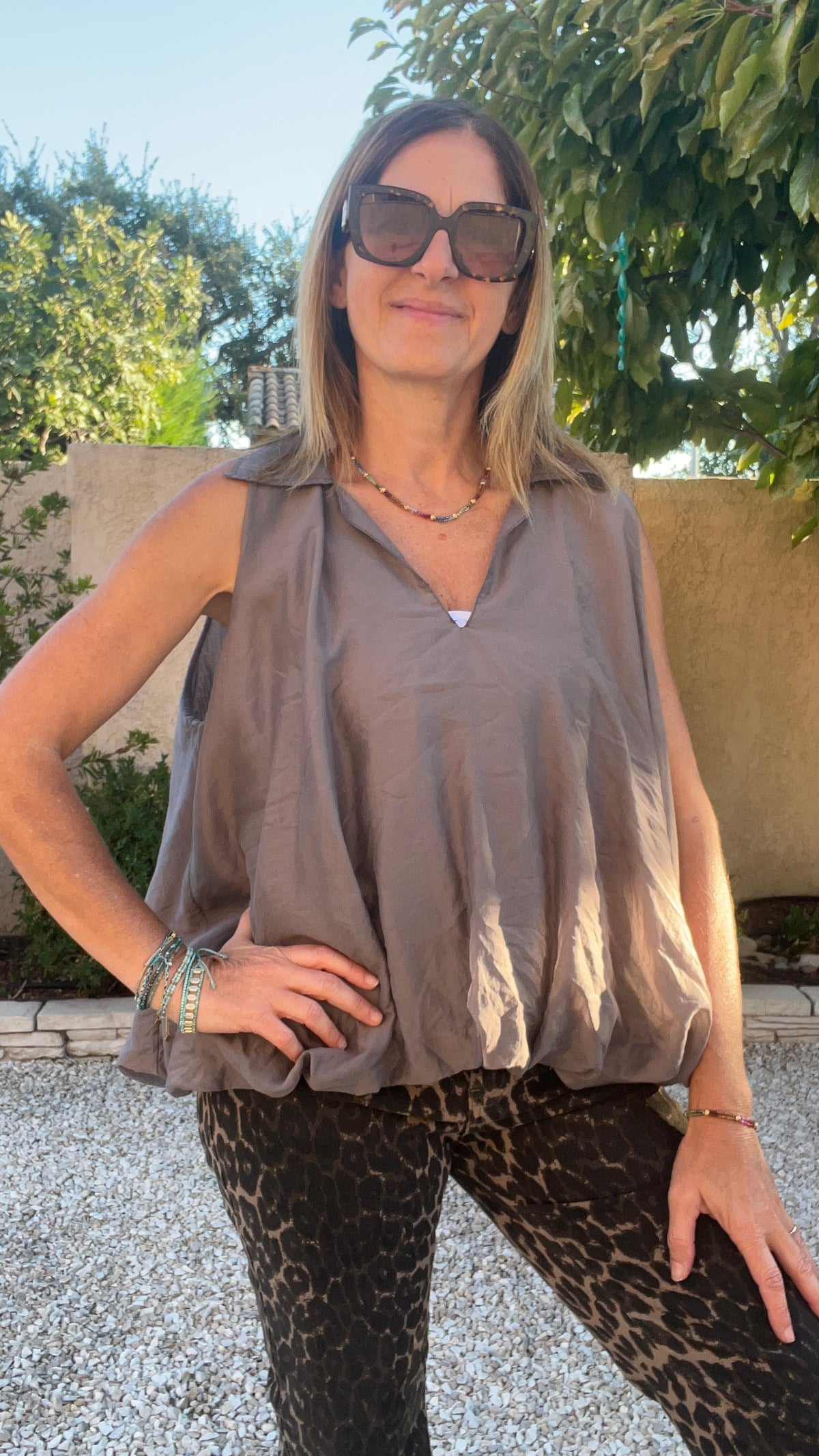 BLOUSE CHOCOLAT SANS MANCHES
