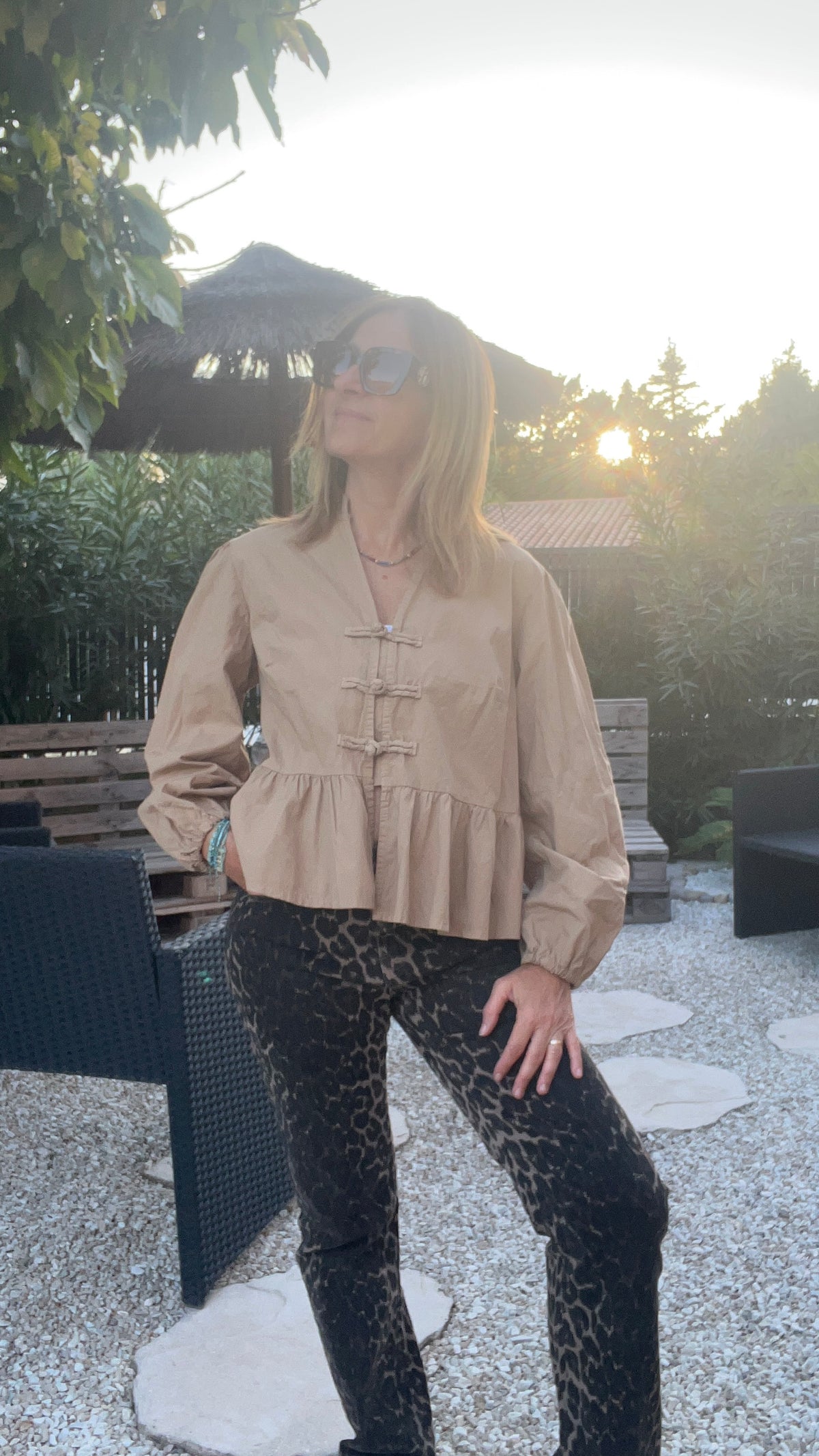 BLOUSE CAMEL AVEC FERMETURE BRANDEBOURG