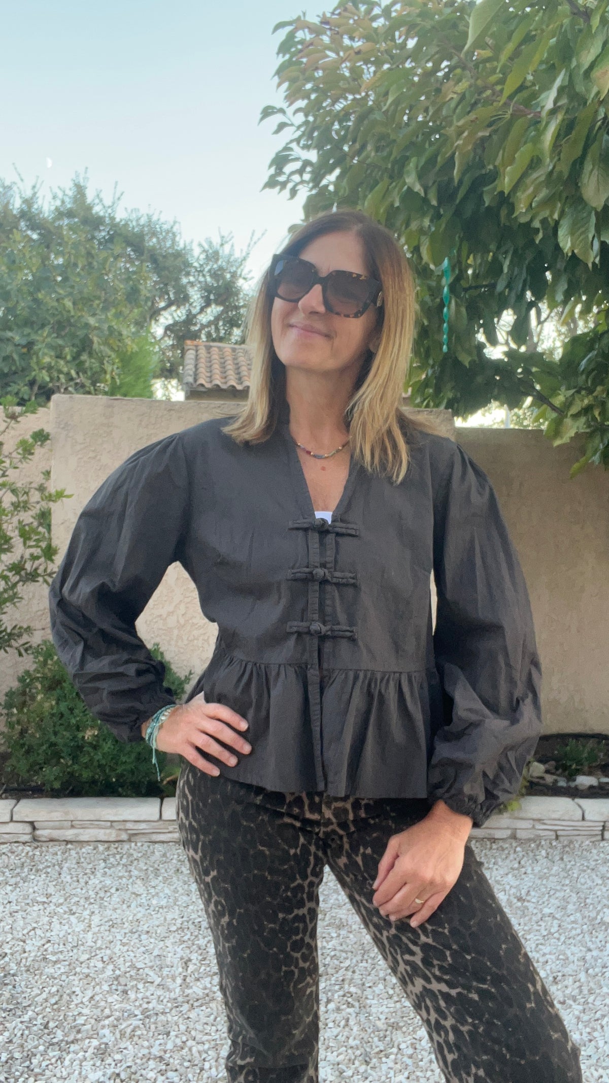 BLOUSE CHOCOLAT AVEC FERMETURE BRANDEBOURG