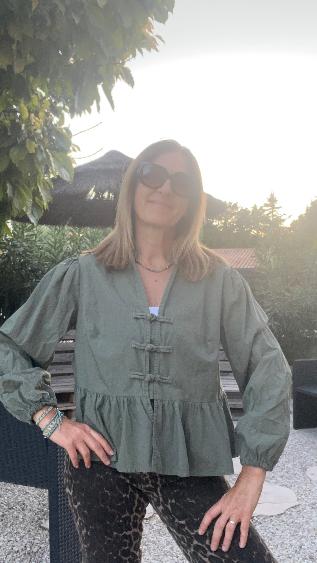 BLOUSE KAKI AVEC FERMETURE BRANDEBOURG