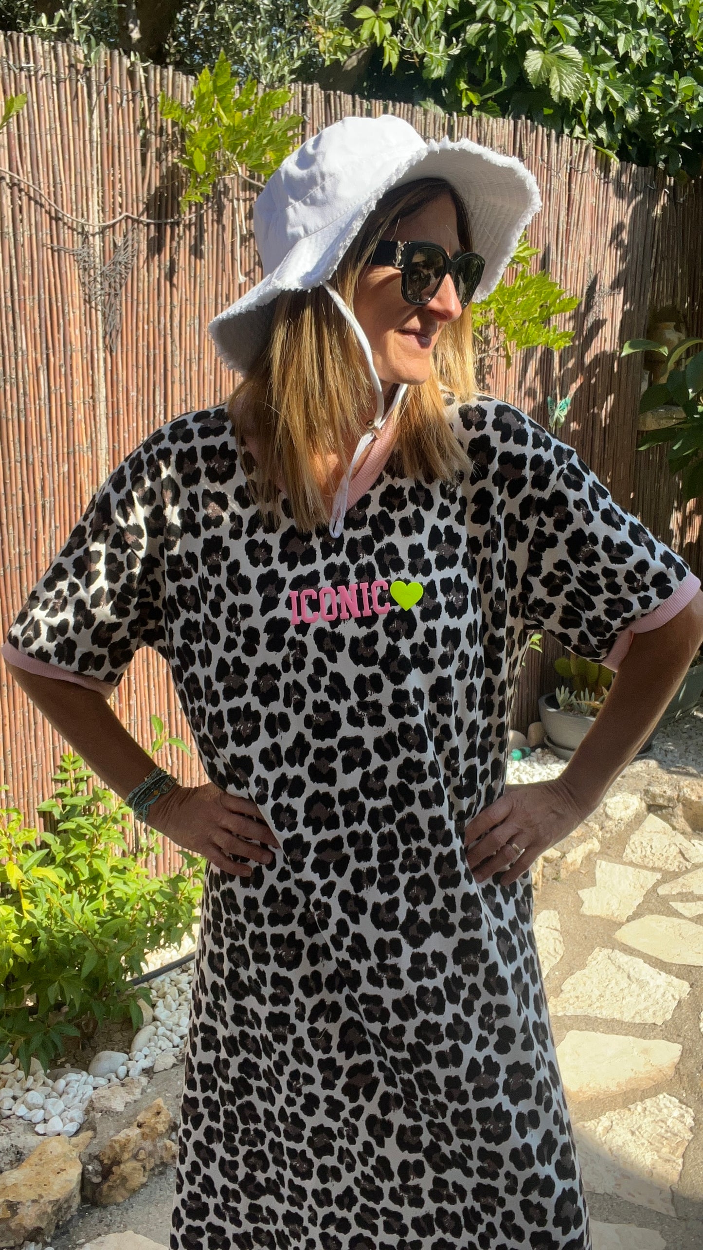ROBE LONGUE TEE SHIRT LEOPARD BLANC/NOIR/ROSE " RESTA/ICONIC