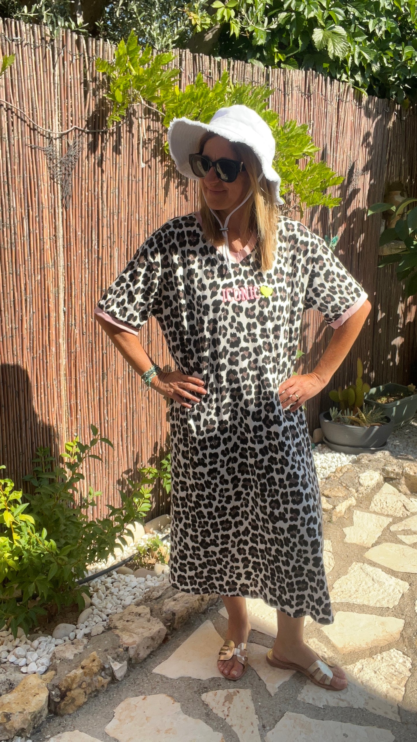 ROBE LONGUE TEE SHIRT LEOPARD BLANC/NOIR/ROSE " RESTA/ICONIC