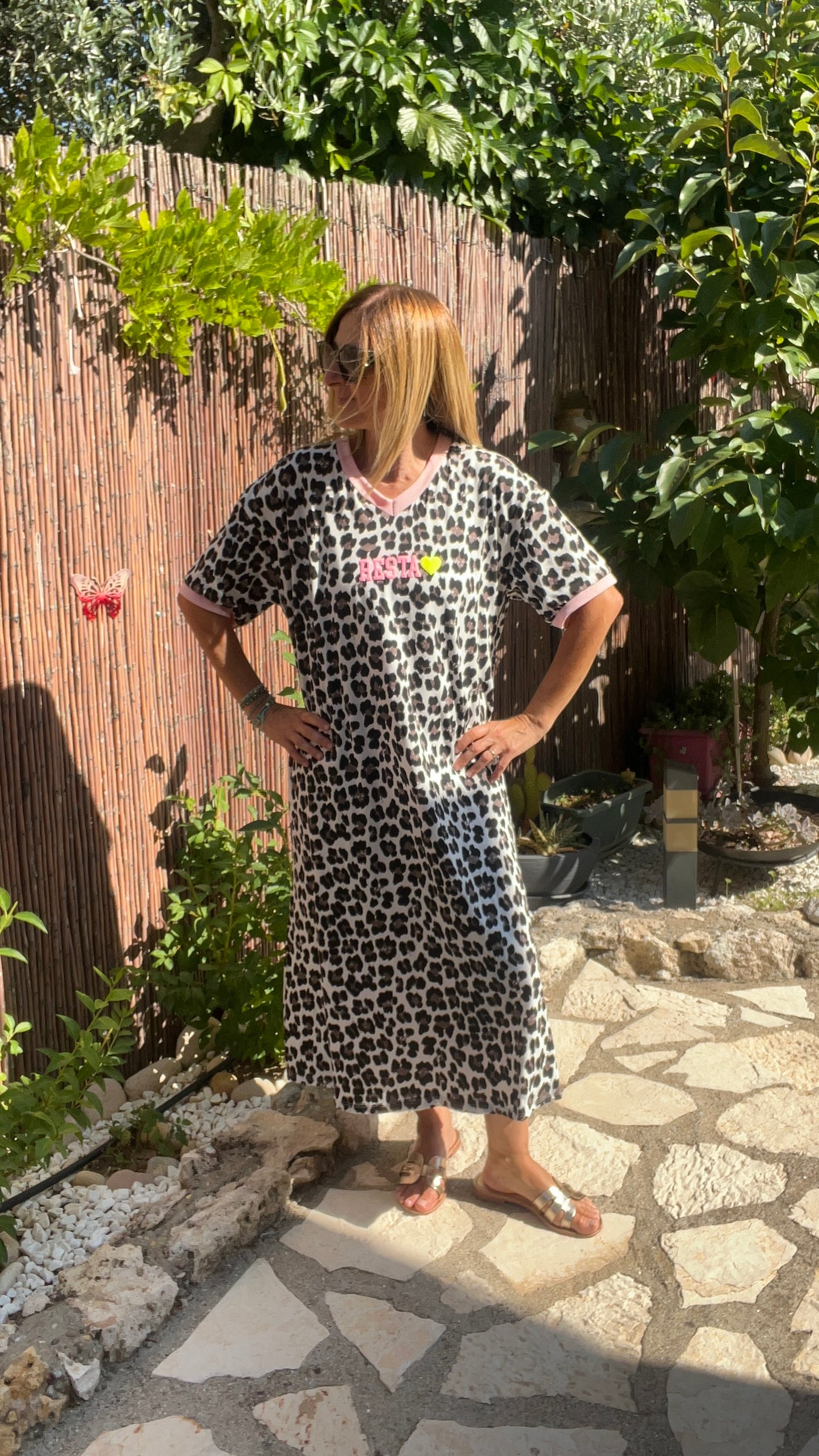 ROBE LONGUE TEE SHIRT LEOPARD BLANC/NOIR/ROSE " RESTA/ICONIC