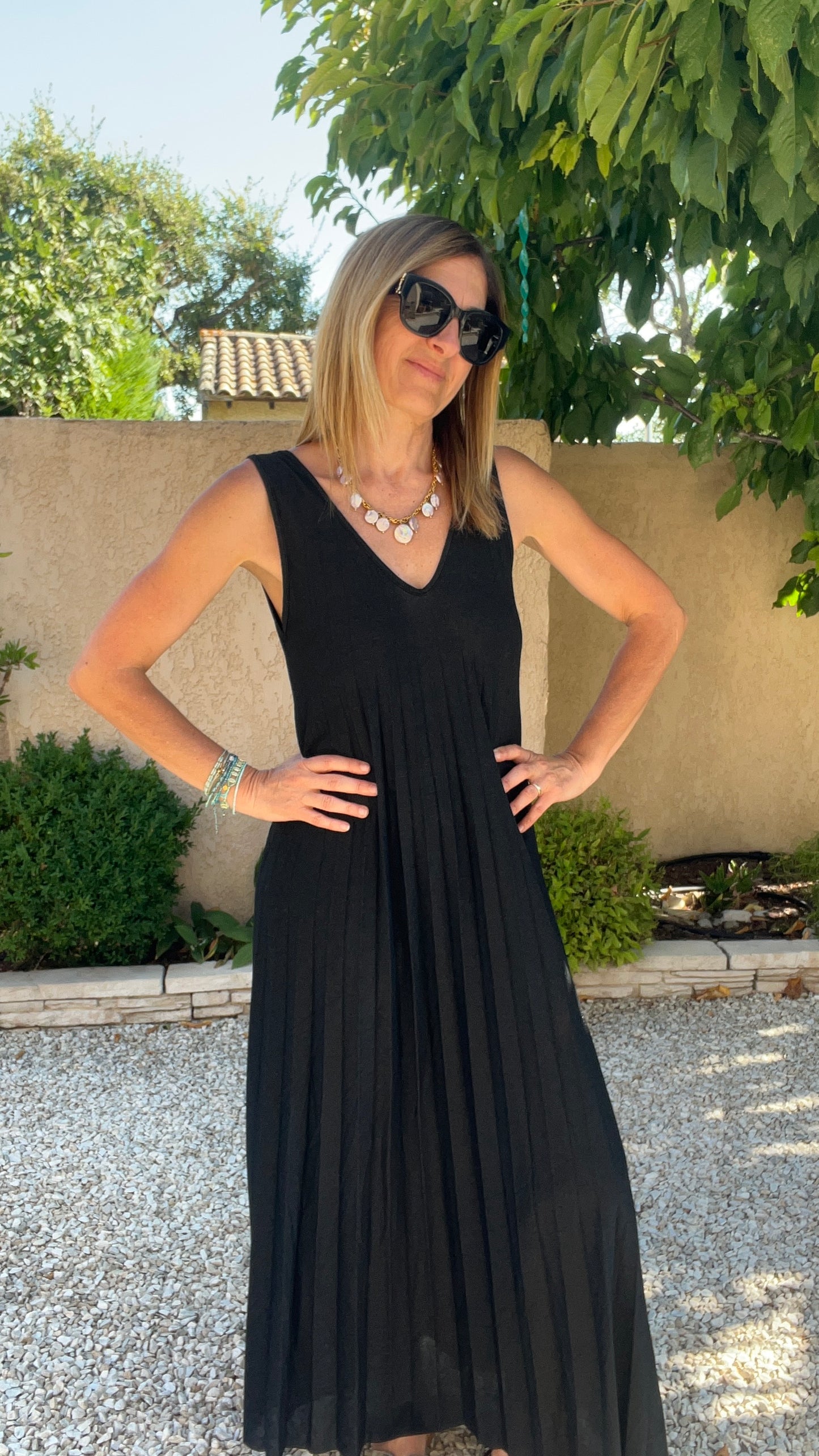 ROBE NOIRE PAILLETEE PLISSEE "LUMINEUSE"