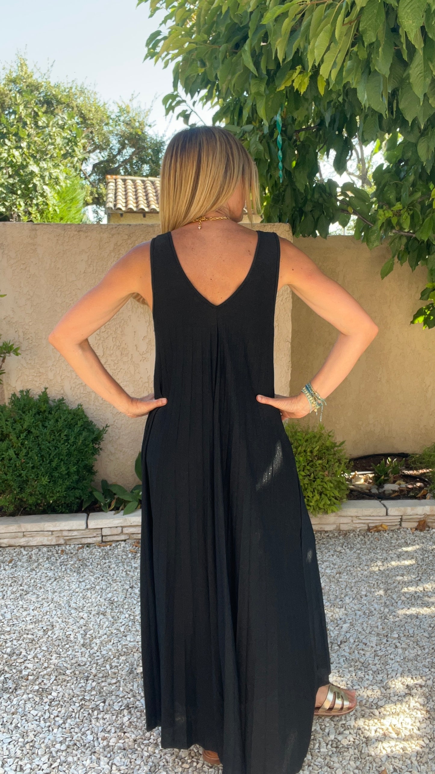 ROBE NOIRE PAILLETEE PLISSEE "LUMINEUSE"