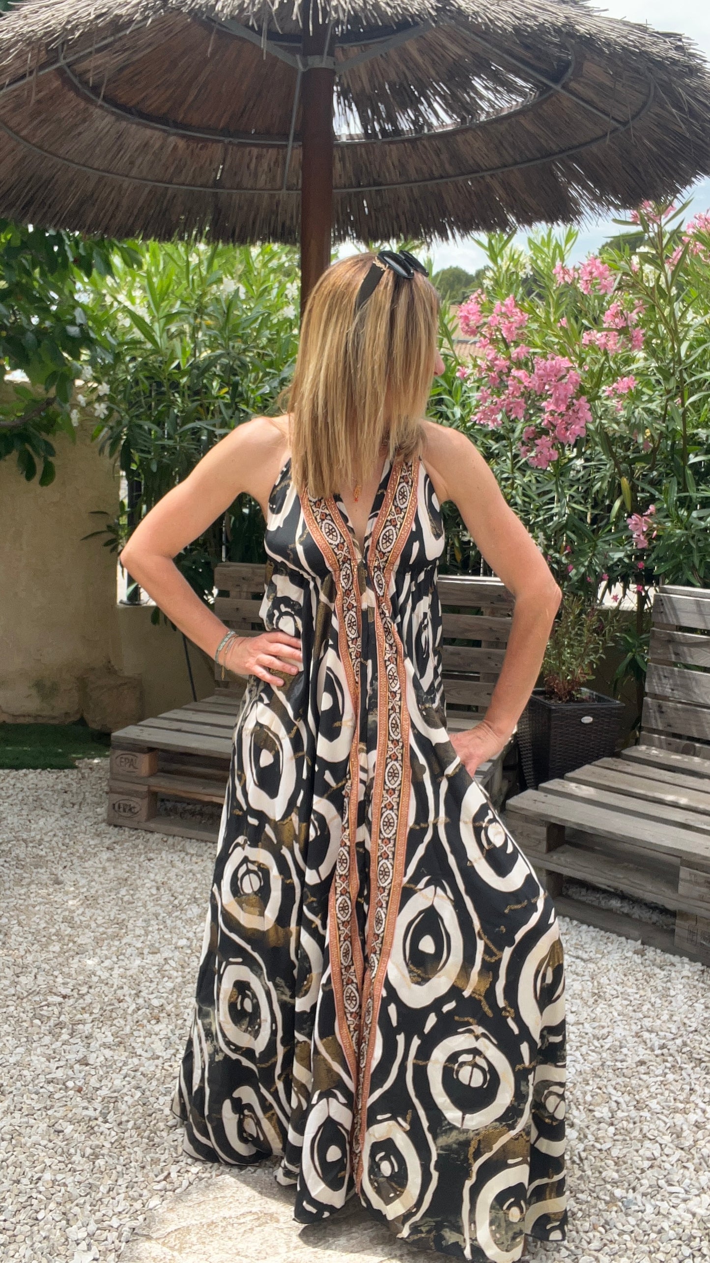 ROBE DOS NU NOIR/BEIGE/DORE