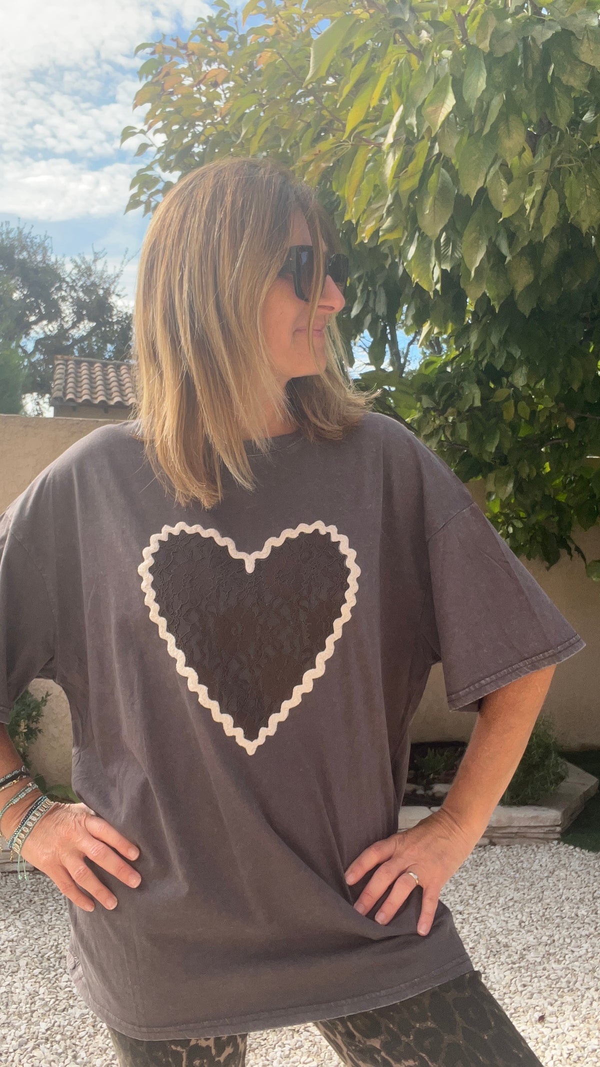 TEE-SHIRT CHOCOLAT "COEUR DENTELLE"