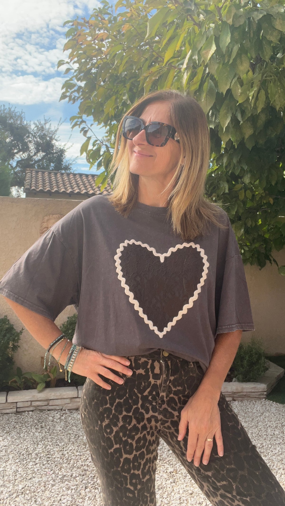 TEE-SHIRT CHOCOLAT "COEUR DENTELLE"
