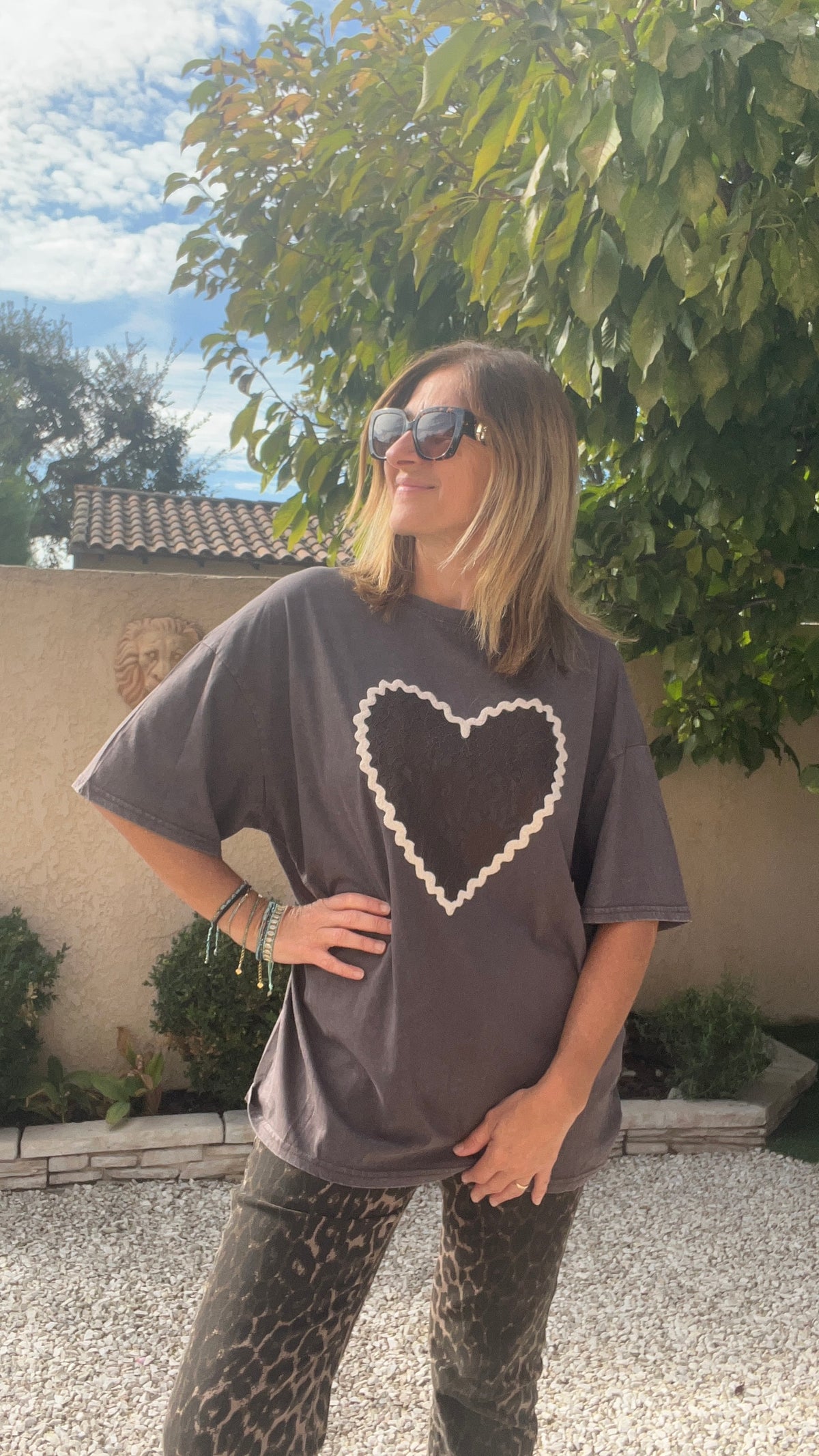 TEE-SHIRT CHOCOLAT "COEUR DENTELLE"
