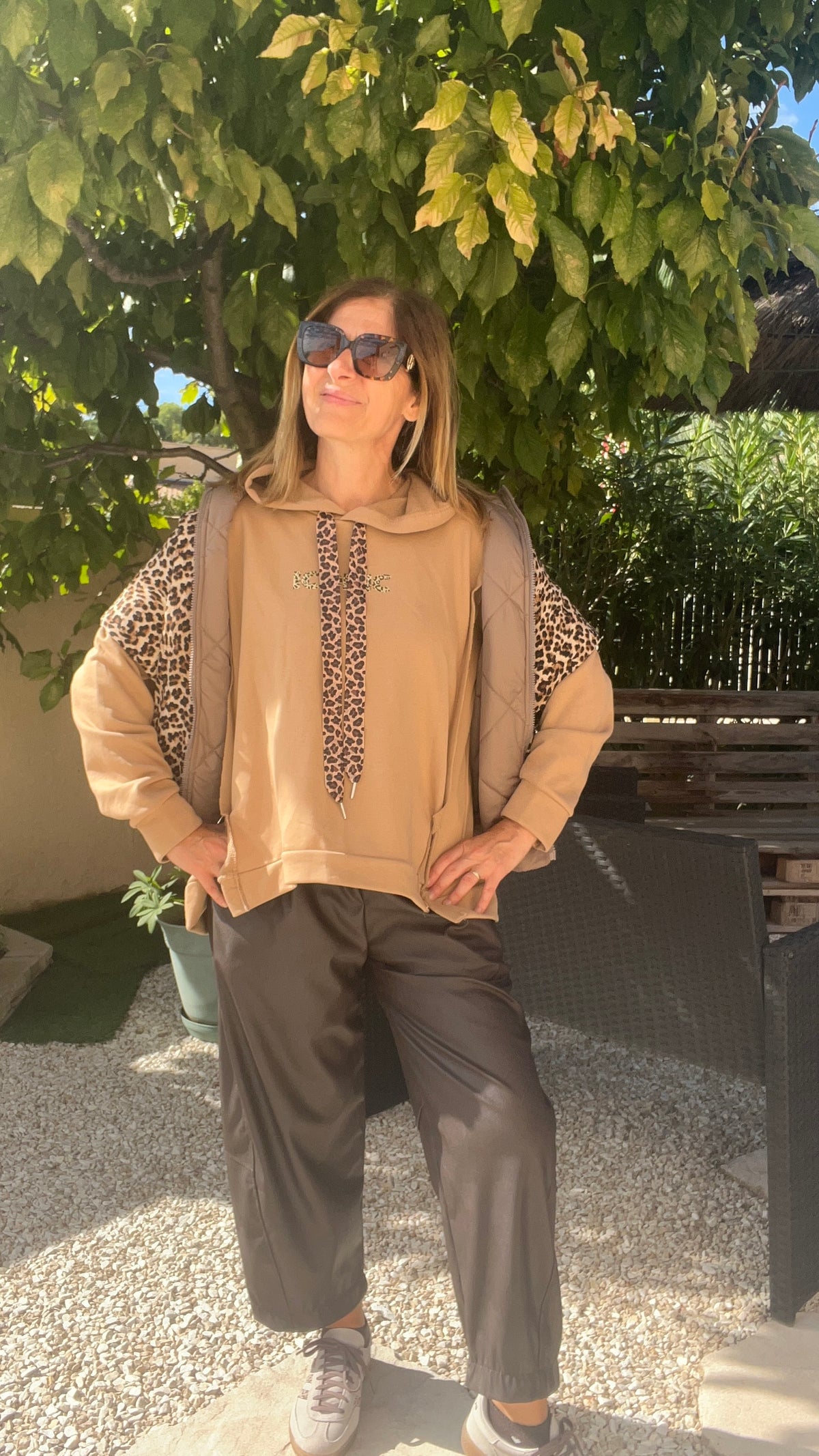 SWEAT A CAPUCHE CAMEL "ICONIC"
