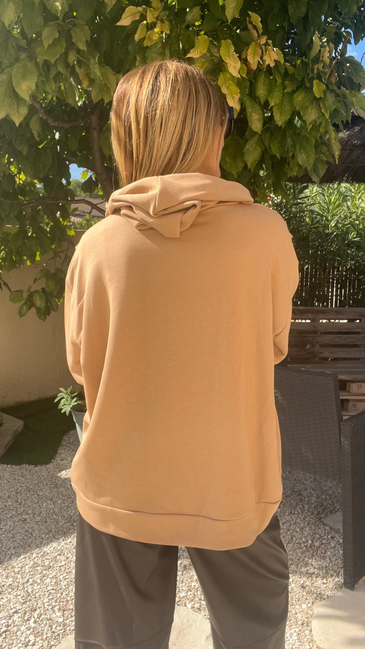 SWEAT A CAPUCHE CAMEL "ICONIC"