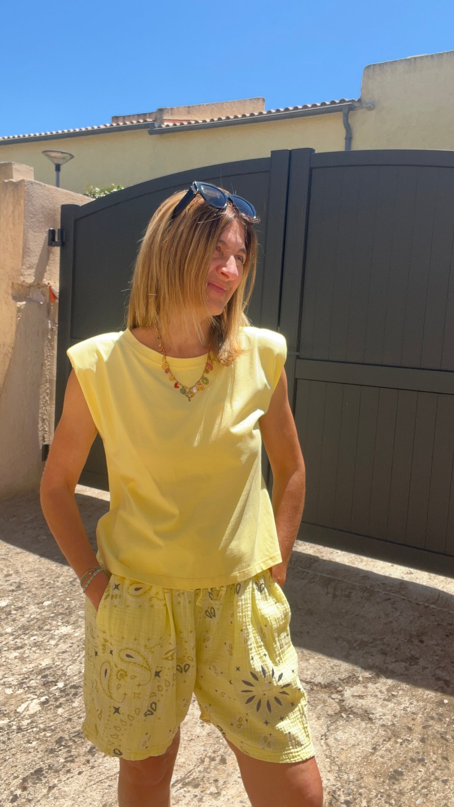 DEBARDEUR EPAULETTES JAUNE AILES