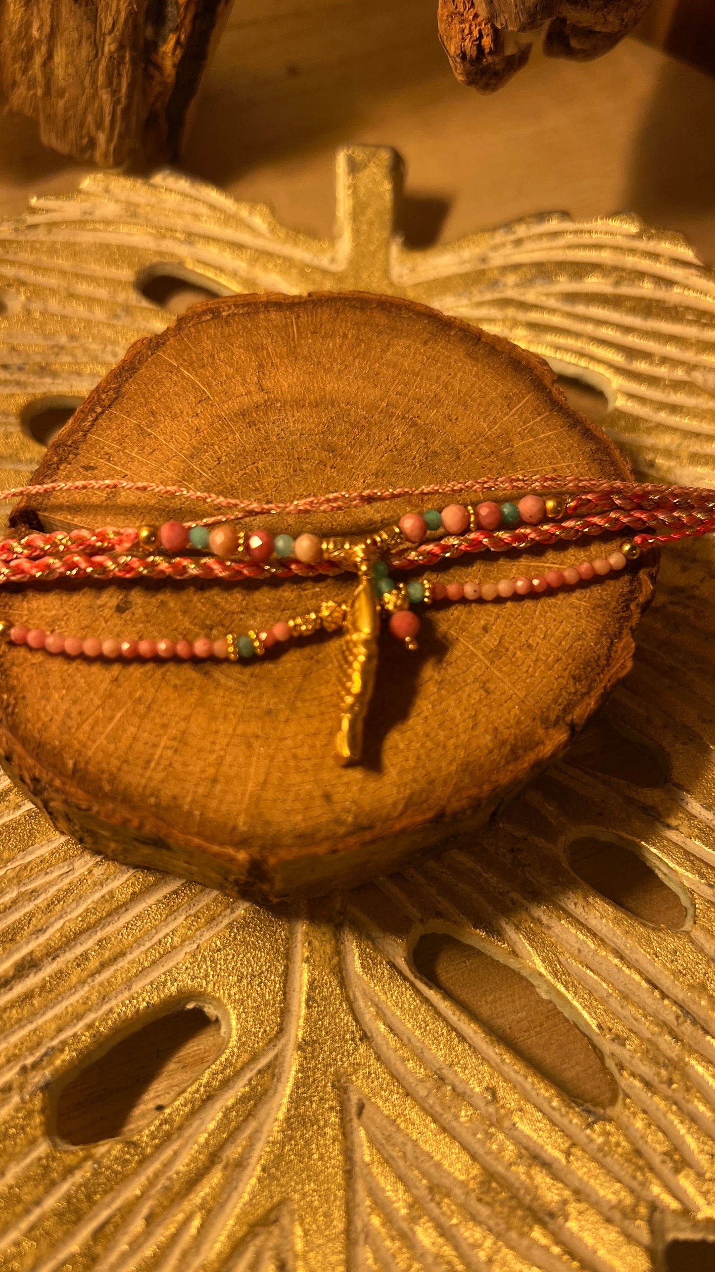 BRACELET TRIPLE CORDON & CHARMS/POISSON ROSE "HABAHA"