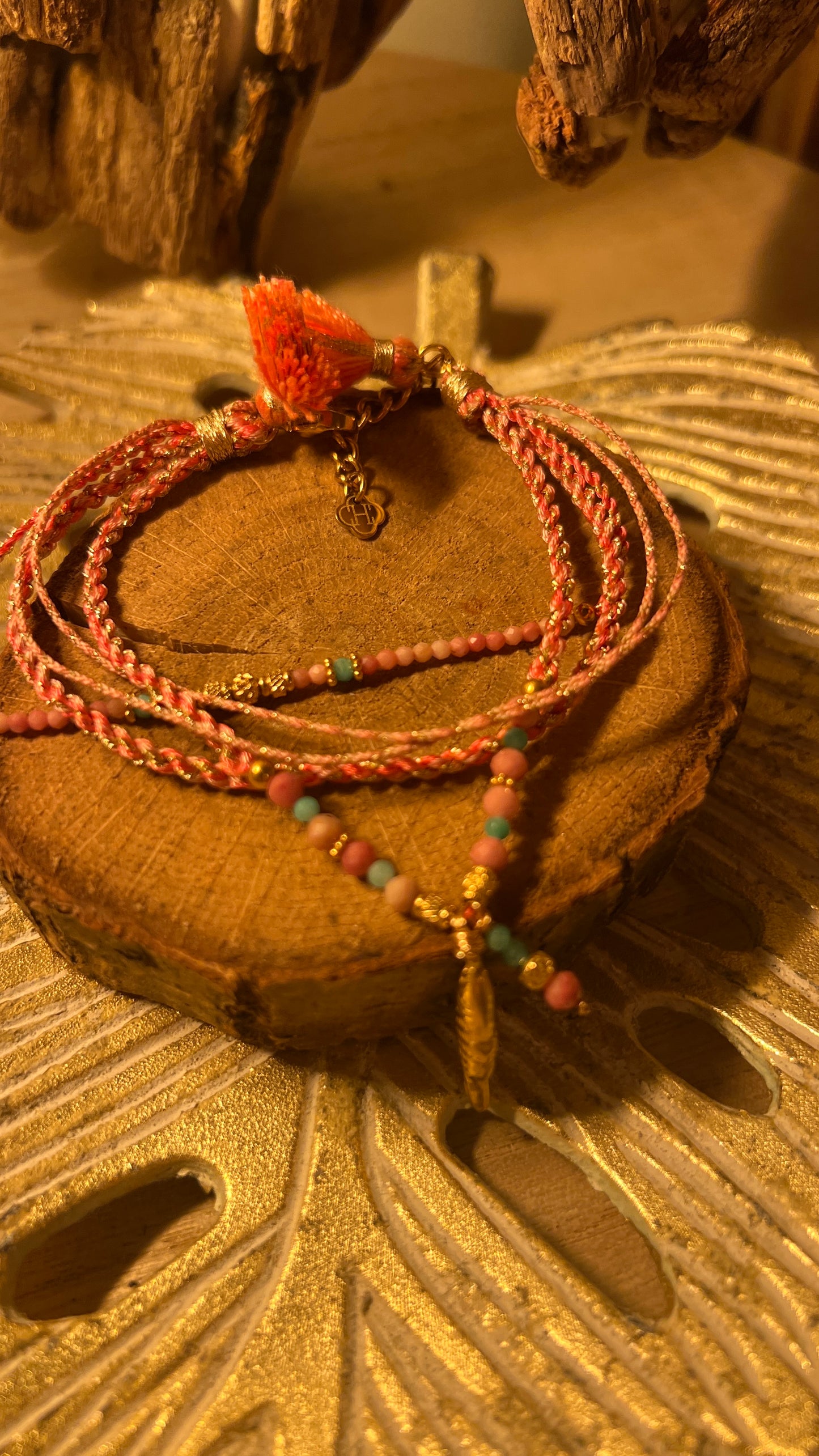 BRACELET TRIPLE CORDON & CHARMS/POISSON ROSE "HABAHA"