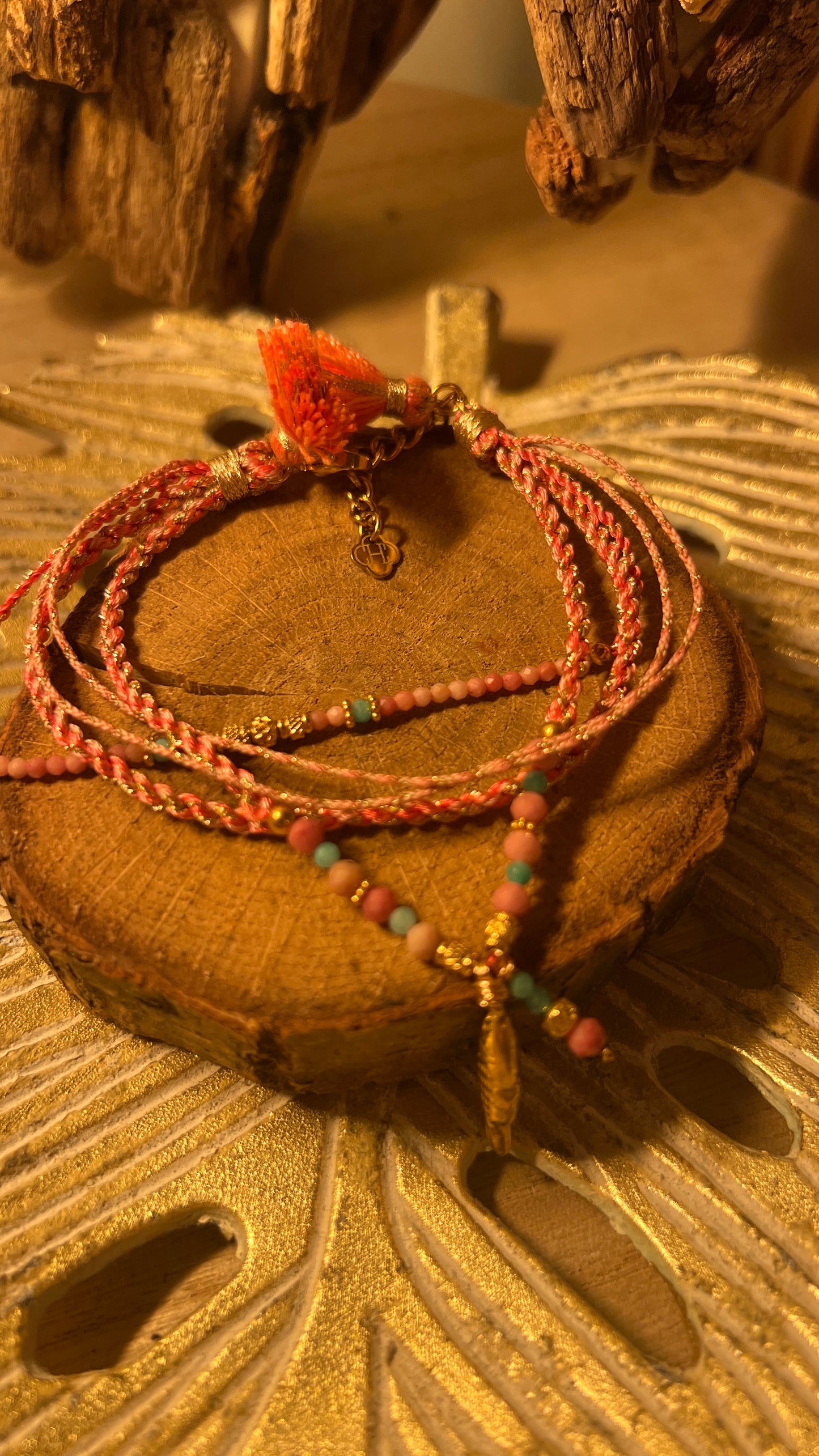 BRACELET TRIPLE CORDON & CHARMS/POISSON ROSE "HABAHA"
