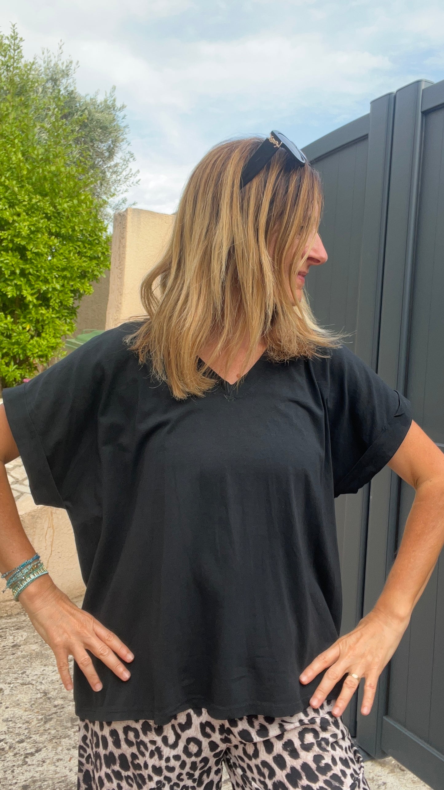 TEE-SHIRT NOIR COL EN V