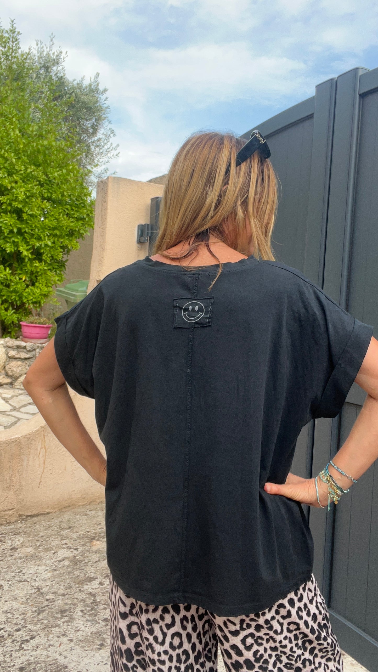 TEE-SHIRT NOIR COL EN V