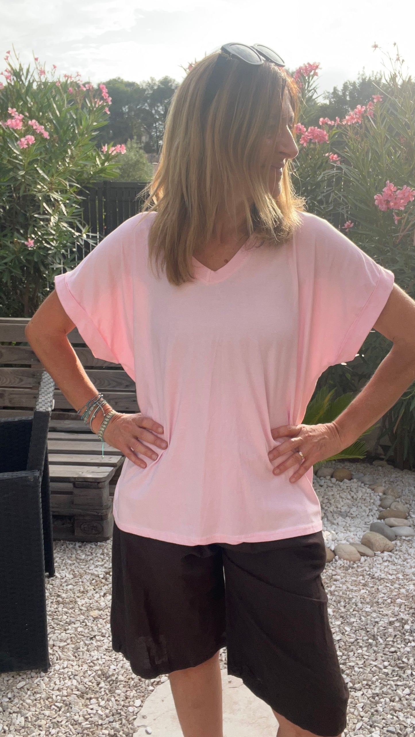 TEE-SHIRT ROSE COL EN V